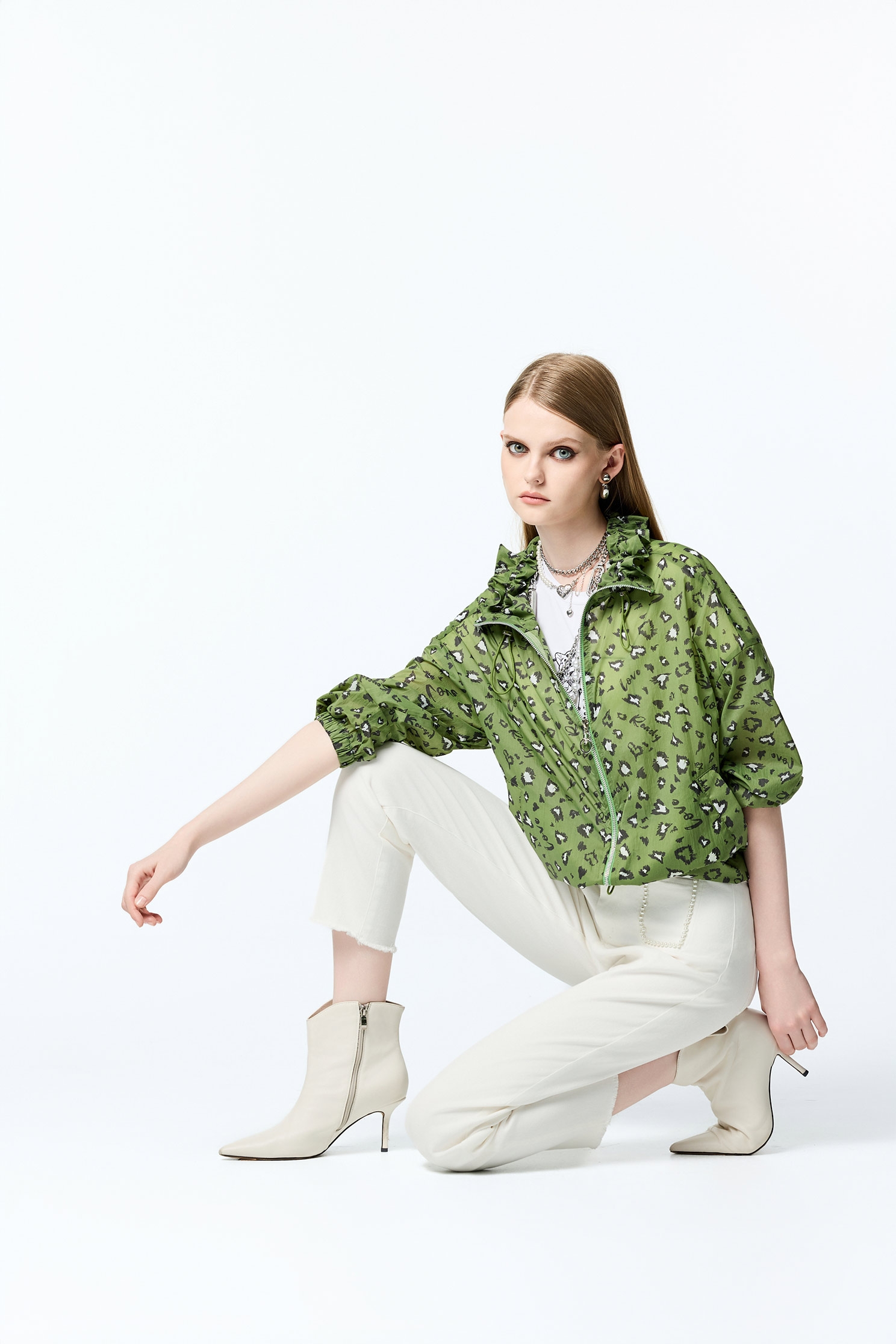 白奎色珍珠口袋牛仔褲白奎色珍珠口袋牛仔褲,上班OL穿搭,丹寧,牛仔,牛仔褲,珍珠,白色褲子,秋冬穿搭,約會特輯,純棉