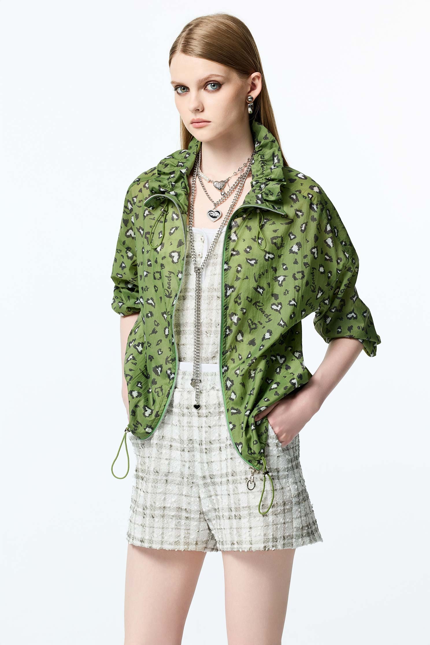 海帶綠格紋印花短褲海帶綠格紋印花短褲,人氣商品,時髦成套搭配,格紋,短褲,秋冬穿搭,輕奢度假,輕奢渡假