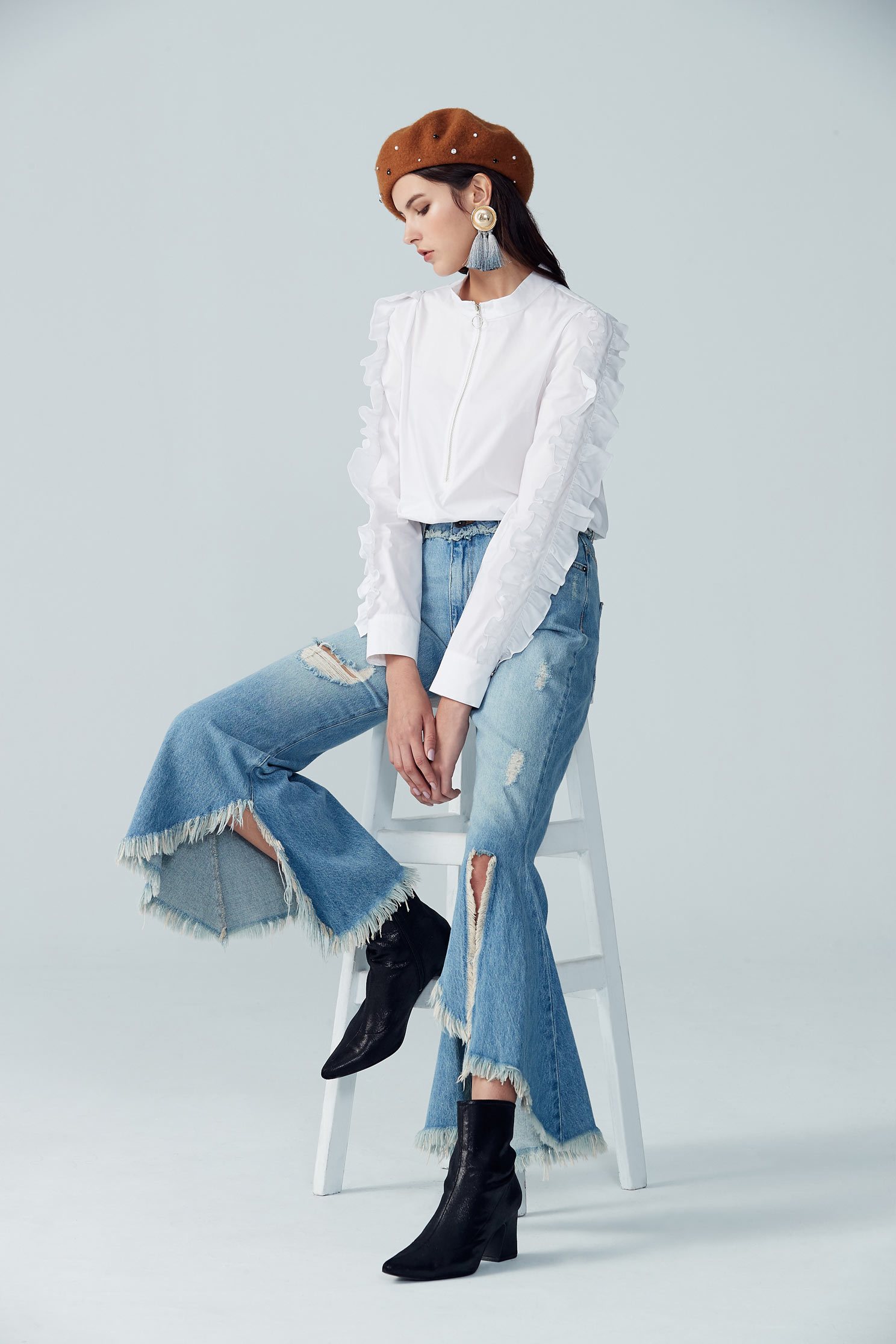 Irregular destruction of jeans,tanning,bellbottomjeans,cowboy,jeans,sdenimtrousers,pants,pants