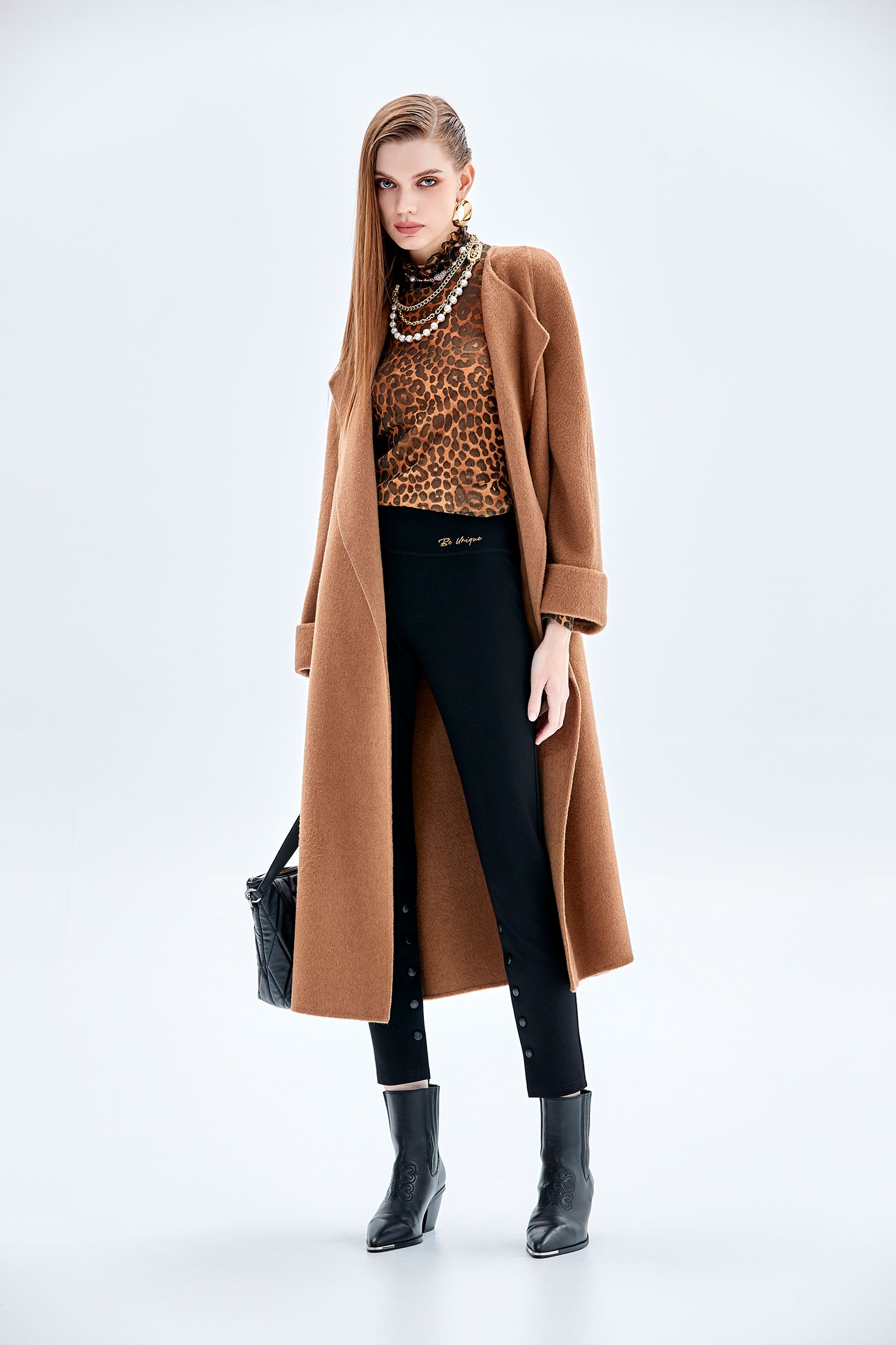 極致黑造型合身九分長褲極致黑造型合身九分長褲,秋冬穿搭,窄管褲,繡花,褲子,黑色褲子