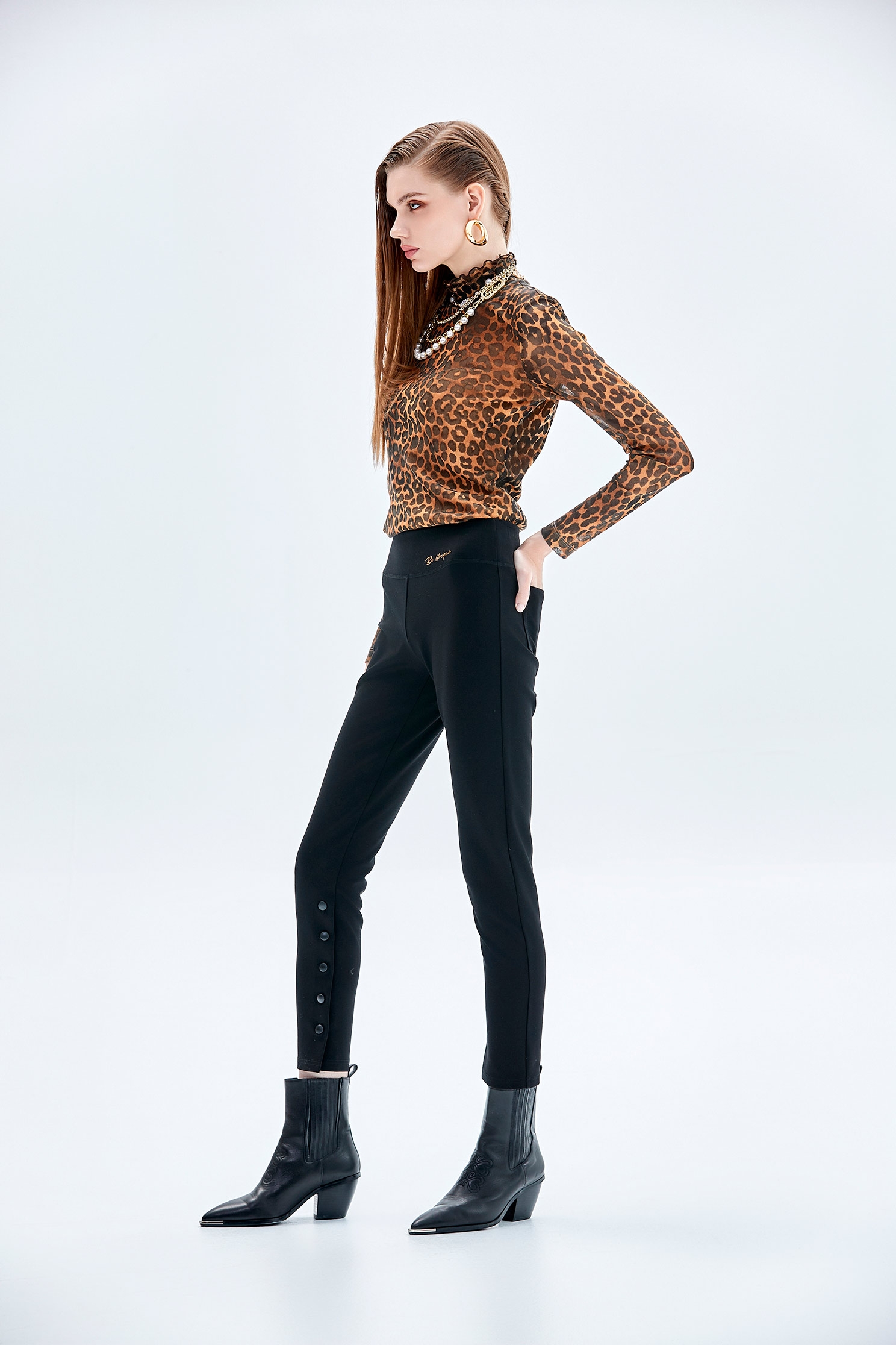 極致黑造型合身九分長褲極致黑造型合身九分長褲,秋冬穿搭,窄管褲,繡花,褲子,黑色褲子