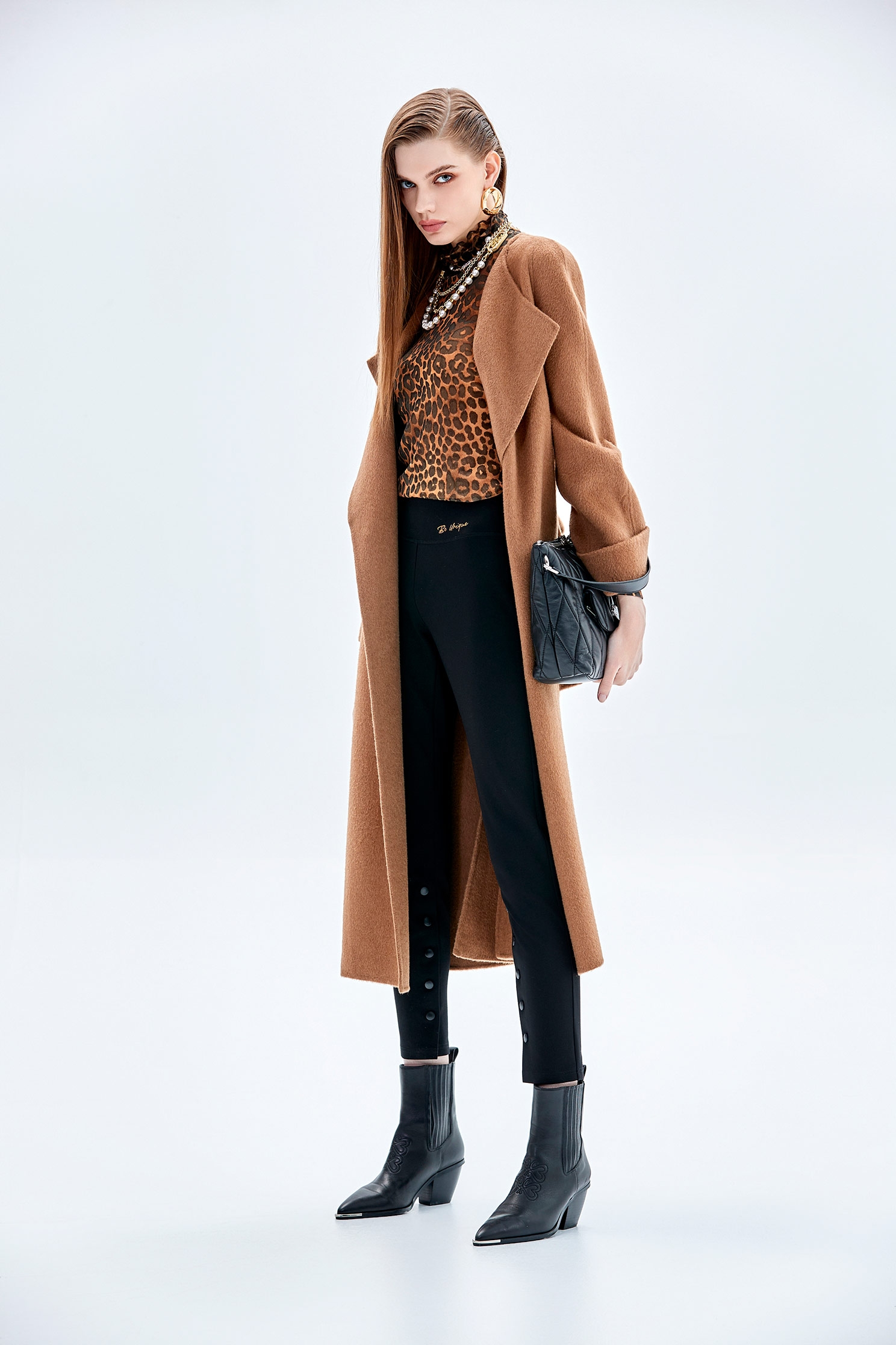 極致黑造型合身九分長褲極致黑造型合身九分長褲,秋冬穿搭,窄管褲,繡花,褲子,黑色褲子