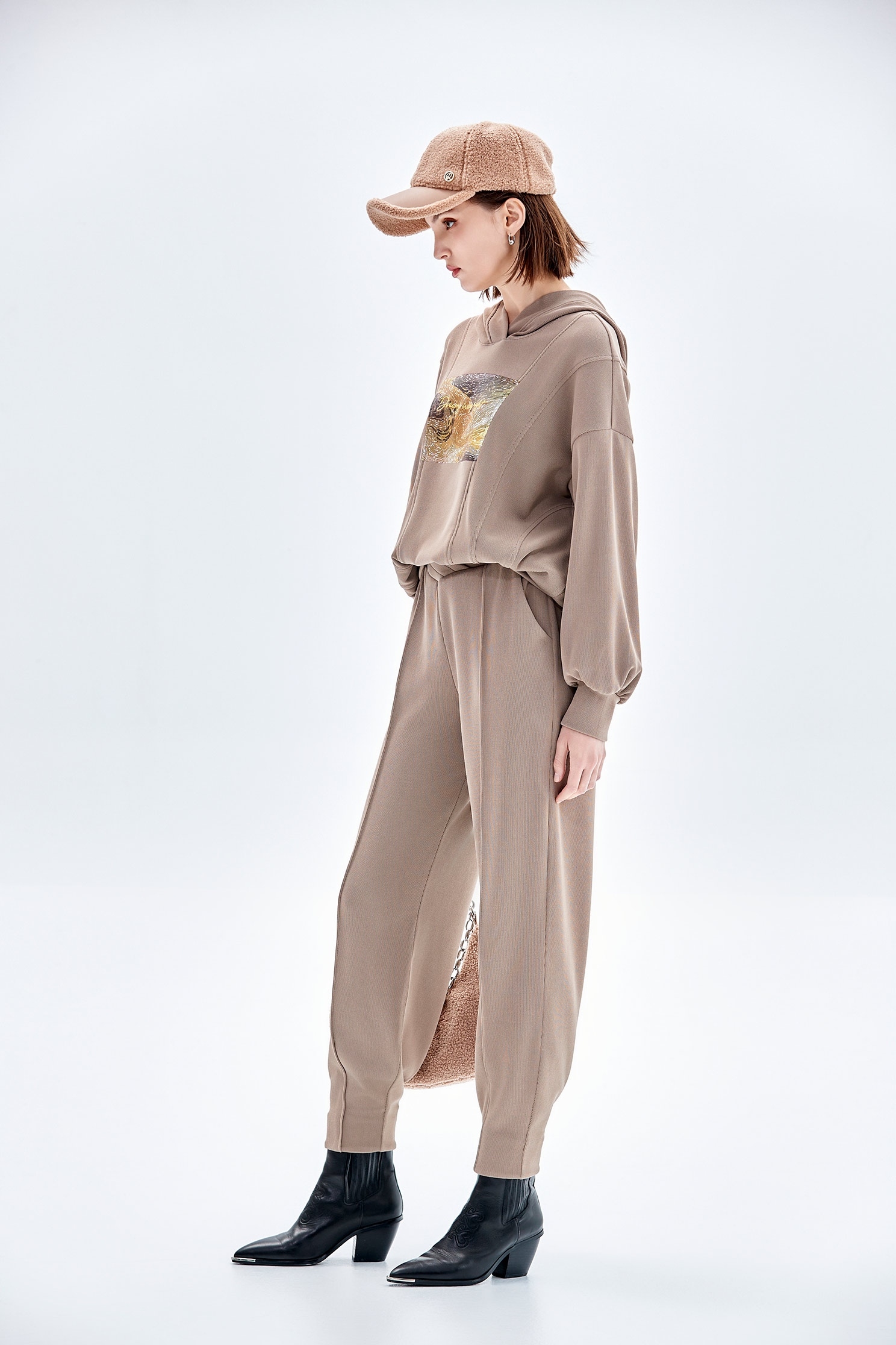 愛爾蘭奶油色休閒長褲愛爾蘭奶油色休閒長褲,人氣商品,秋冬穿搭,褲子