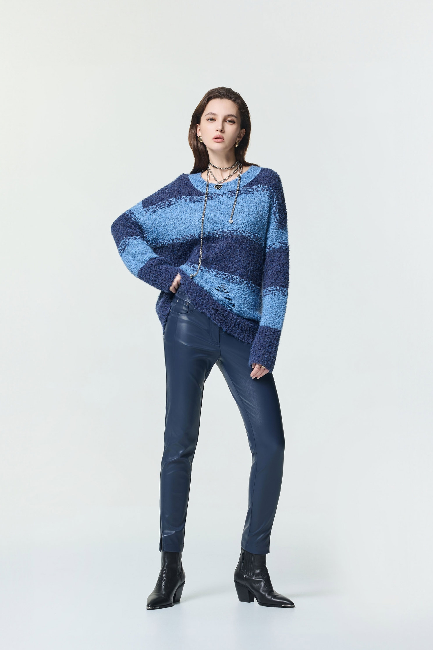 午夜藍仿皮革合身褲午夜藍仿皮革合身褲,皮革,秋冬穿搭,窄管褲,褲子