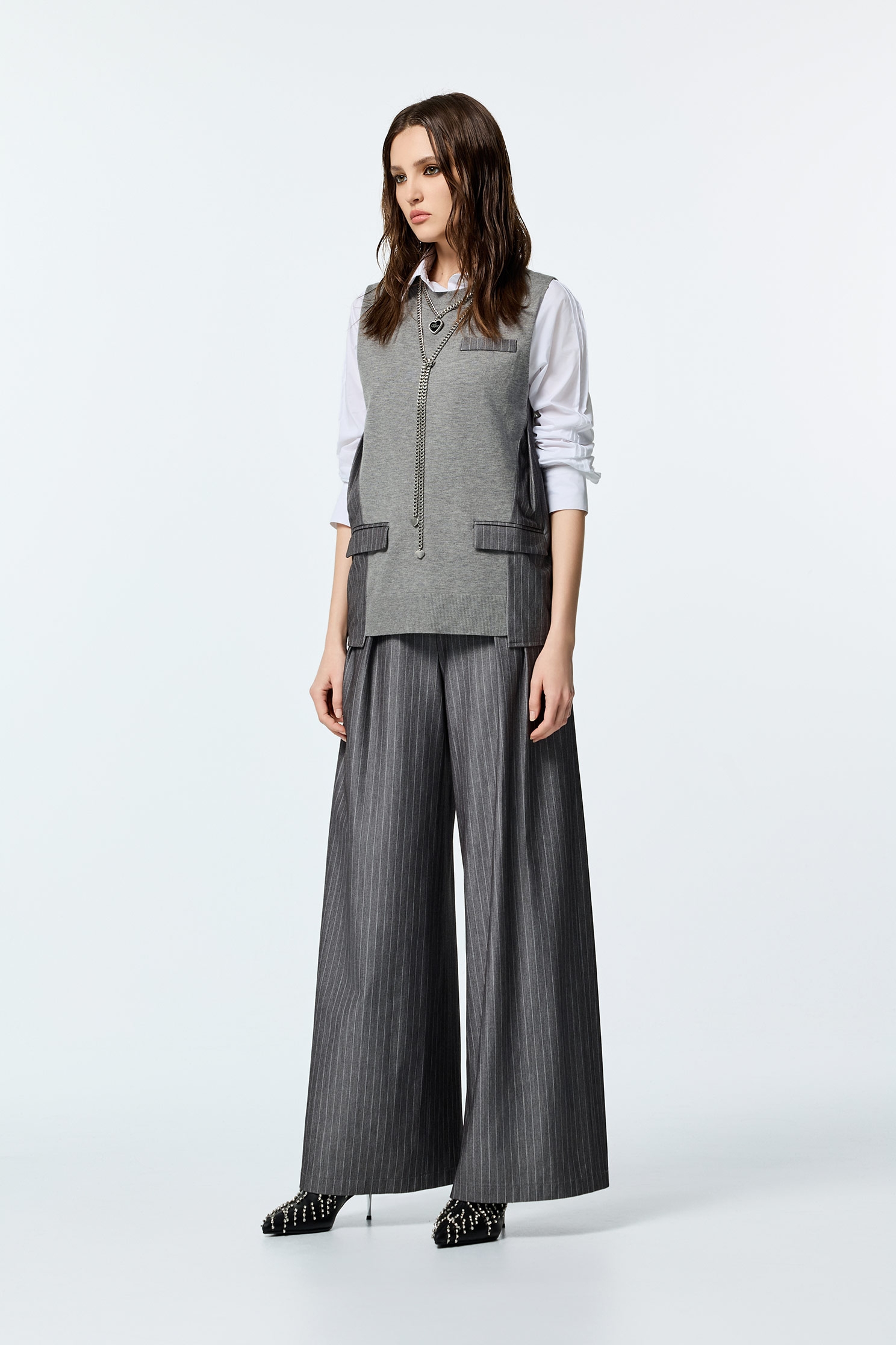 靜謐灰細條紋寬腿褲靜謐灰細條紋寬腿褲,上班OL穿搭,人氣商品,寬褲,時髦成套搭配,條紋,秋冬穿搭,腰帶,褲子