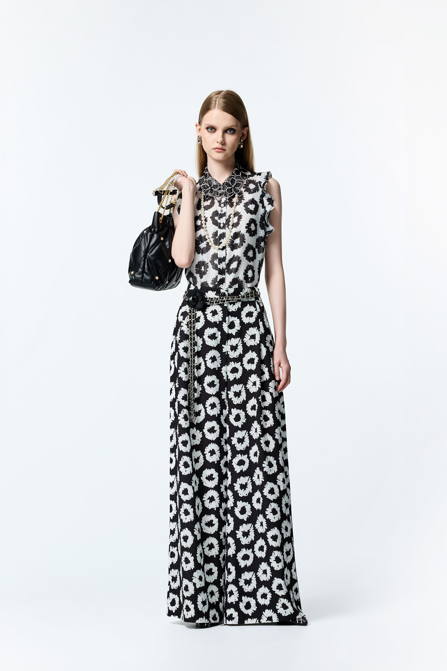 黑白手繪花打摺寬褲黑白手繪花打摺寬褲,寬褲,時髦成套搭配,秋冬穿搭,花花世界,褲子,黑色褲子,黑色長褲