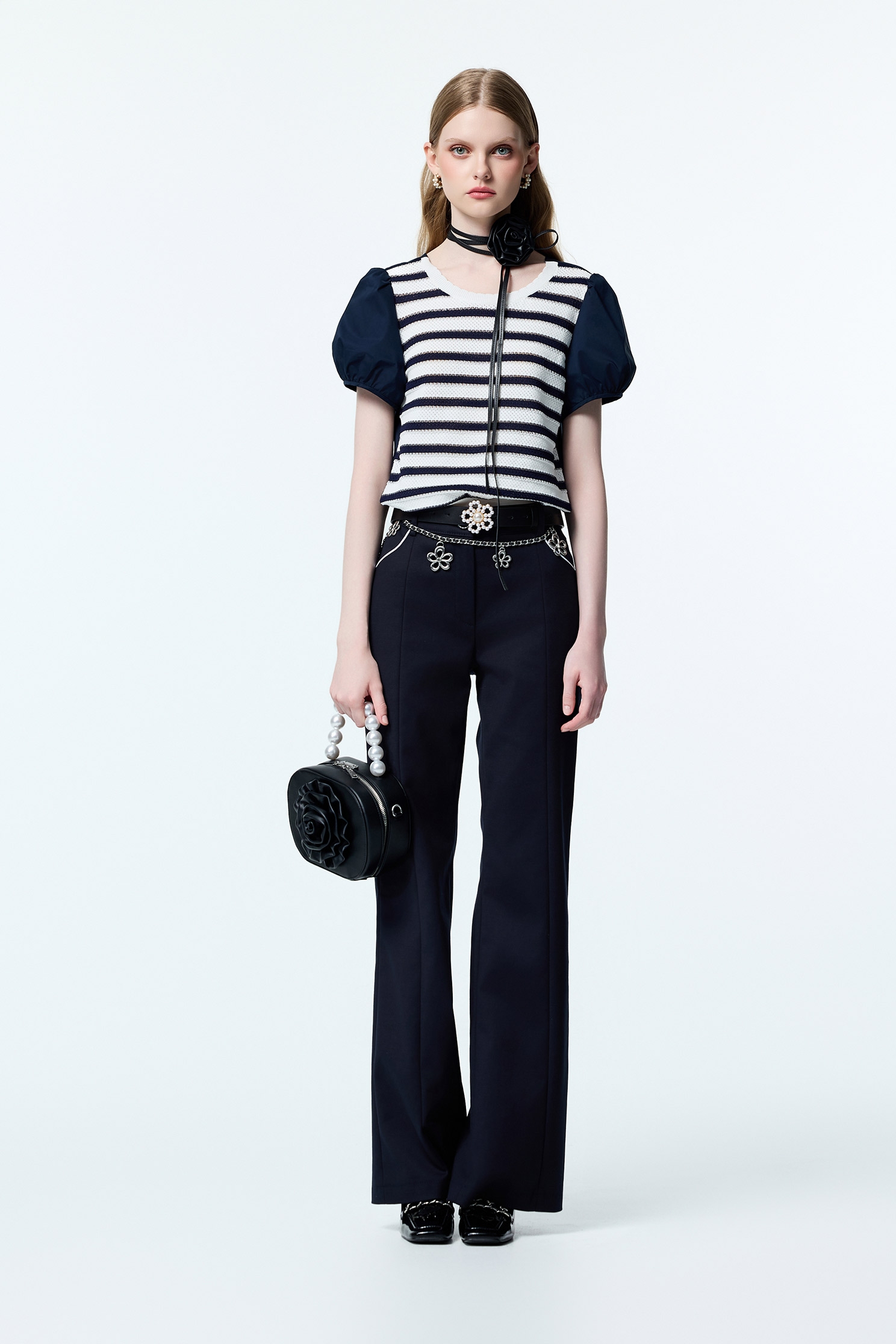 海軍藍鑲撞色邊長褲海軍藍鑲撞色邊長褲,上班OL穿搭,喇叭褲,秋冬穿搭,簡約穿搭,約會特輯,褲子,長褲