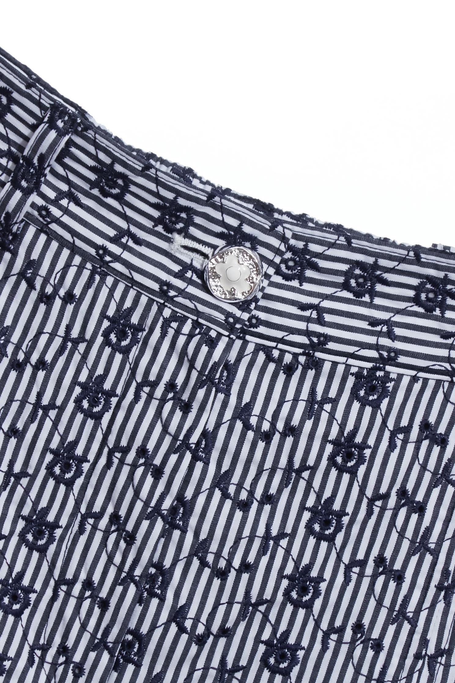 海軍藍花朵刺繡長褲海軍藍花朵刺繡長褲,上班OL穿搭,刺繡,寬褲,時髦成套搭配,條紋,秋冬穿搭,花花世界,褲子,長褲