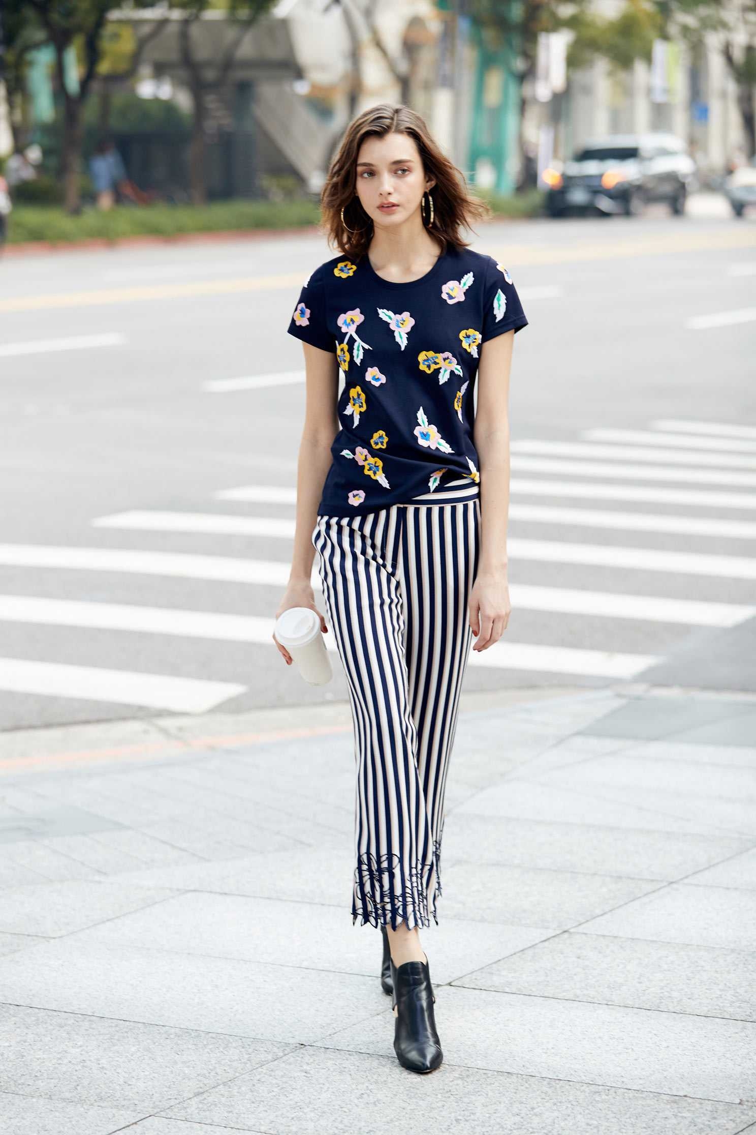 Color stripe design pants