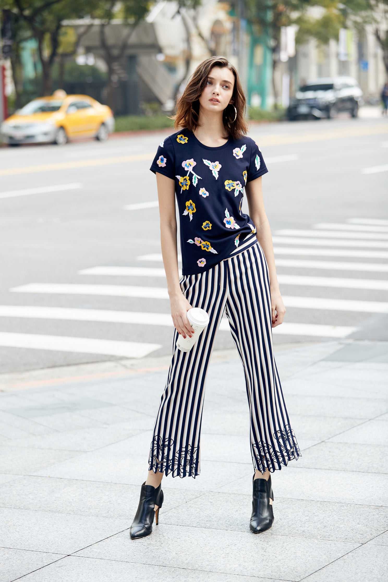 Color stripe design pants