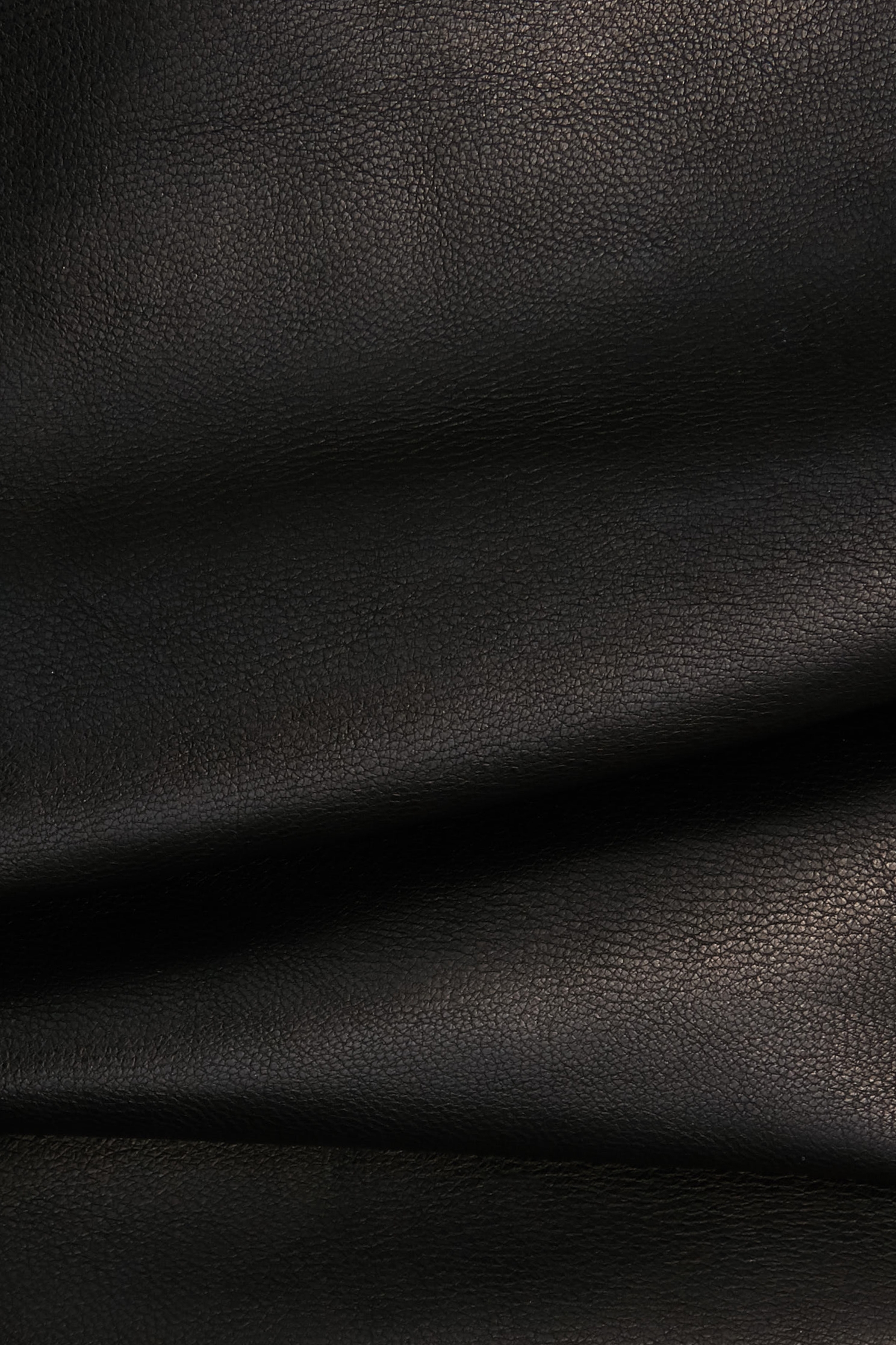 下擺開岔仿皮合身褲下擺開岔仿皮合身褲,皮革,秋冬穿搭,窄管褲,褲子,黑色褲子,黑色長褲