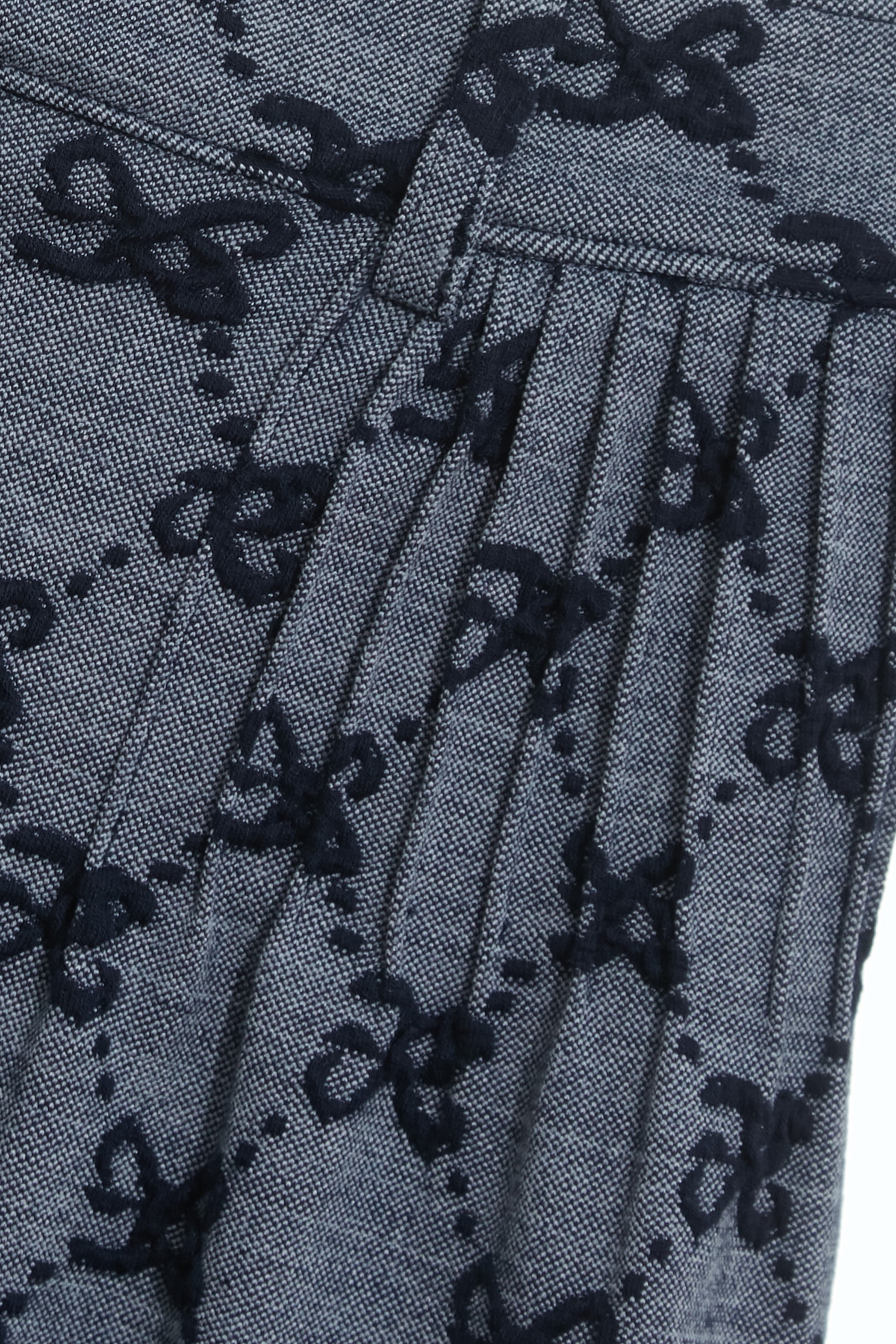 立體蝴蝶結紋理短褲立體蝴蝶結紋理短褲,上班OL穿搭,時髦成套搭配,短褲,秋冬穿搭,約會特輯,蝴蝶結,褲裙