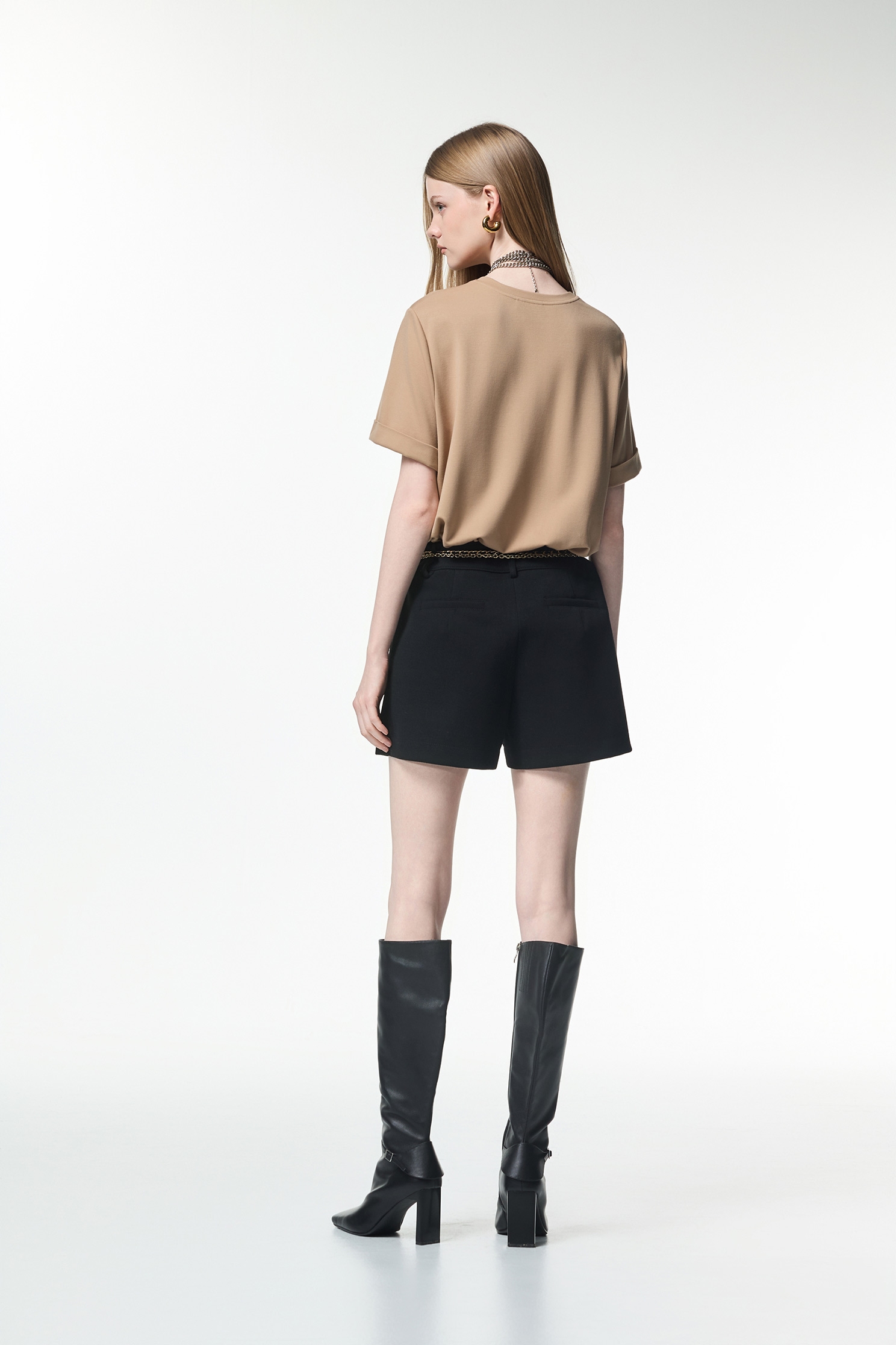 自帶小香風腰鍊短褲自帶小香風腰鍊短褲,上班OL穿搭,小香風,短褲,秋冬穿搭,約會特輯