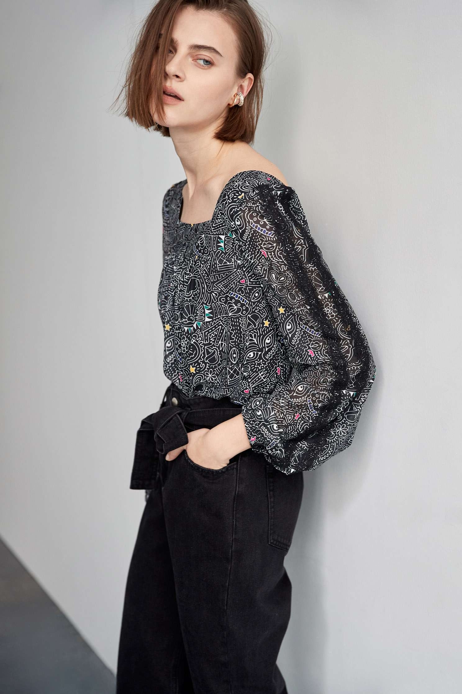 Back pocket embroidered with strap denim trousers,Tanning,embroidery,cowboy,Jeans,Women's denim trousers,embroidered,長褲,Black jeans,Black trousers