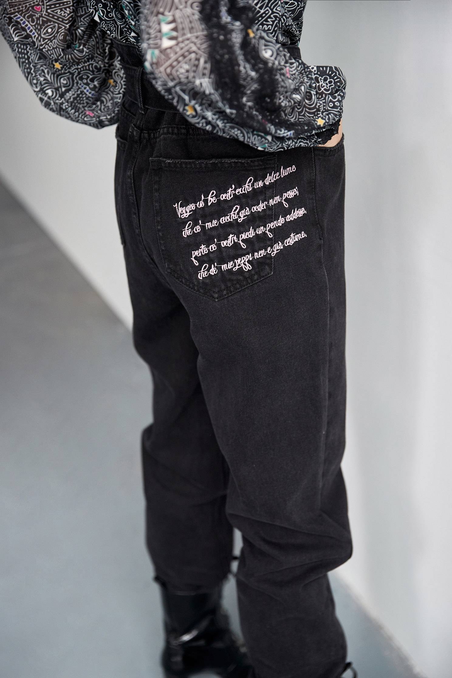 Back pocket embroidered with strap denim trousers,Tanning,embroidery,cowboy,Jeans,Women's denim trousers,embroidered,長褲,Black jeans,Black trousers
