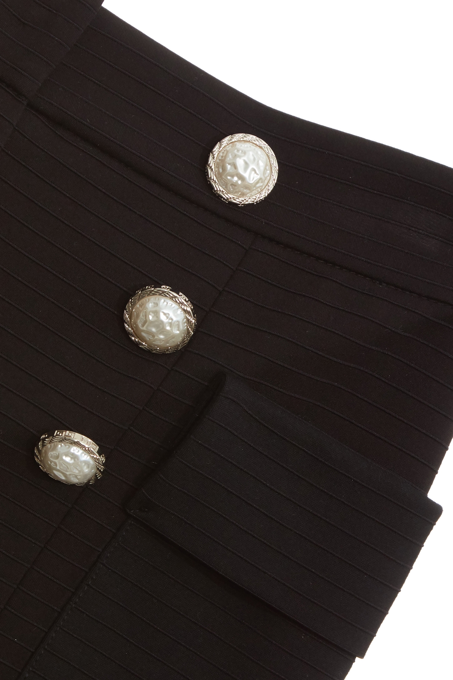 極致黑立體織紋彈性短褲極致黑立體織紋彈性短褲,上班OL穿搭,春夏穿搭,短褲,褲子,黑色褲子