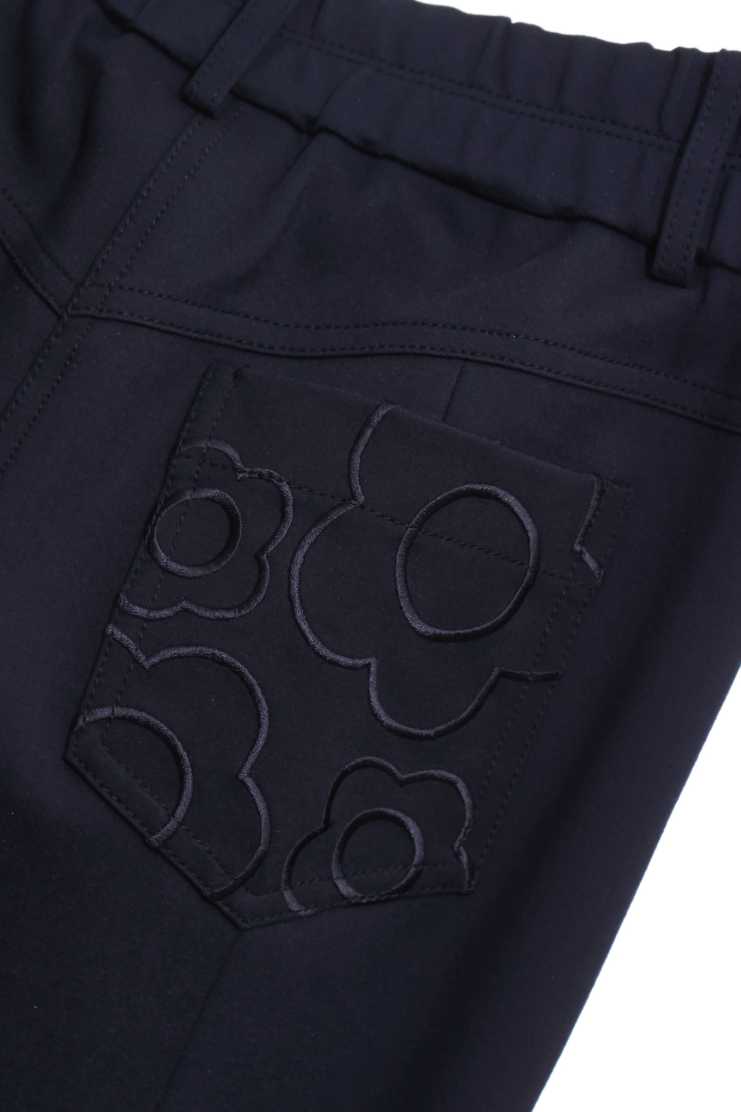 口袋刺繡花朵直筒褲口袋刺繡花朵直筒褲,上班OL穿搭,刺繡,寬褲,秋冬穿搭,約會特輯,繡花,花花世界,褲子