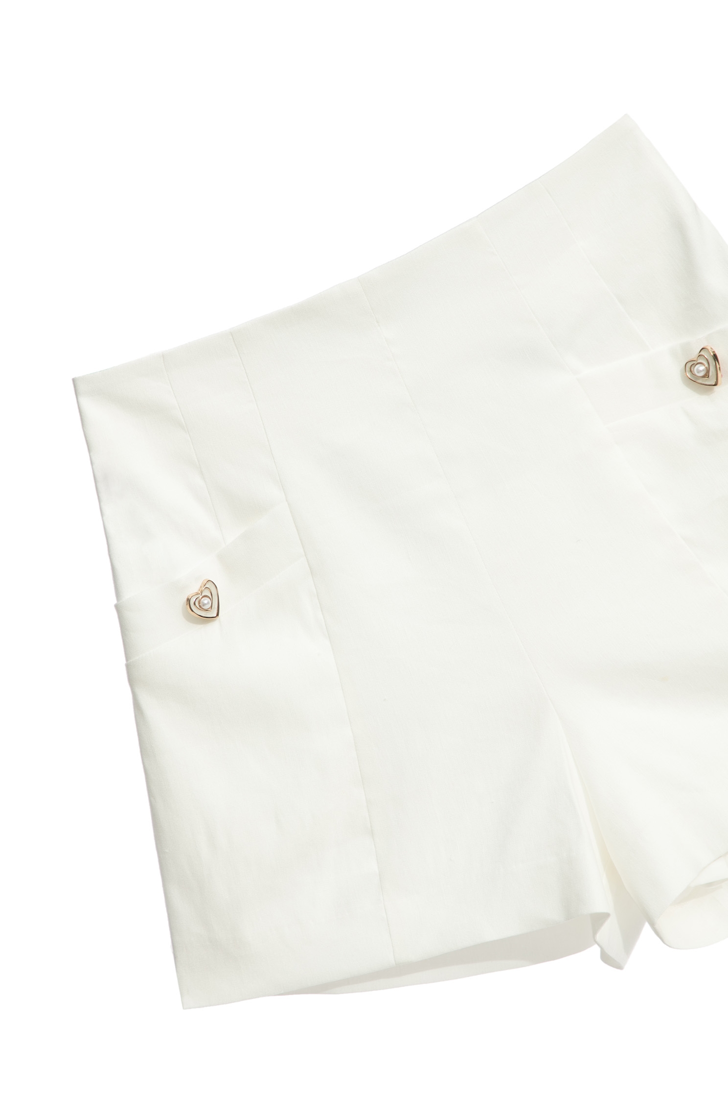 綴愛心釦棉麻短褲裙綴愛心釦棉麻短褲裙,春夏穿搭,白色短褲,白色褲子,短褲,褲子