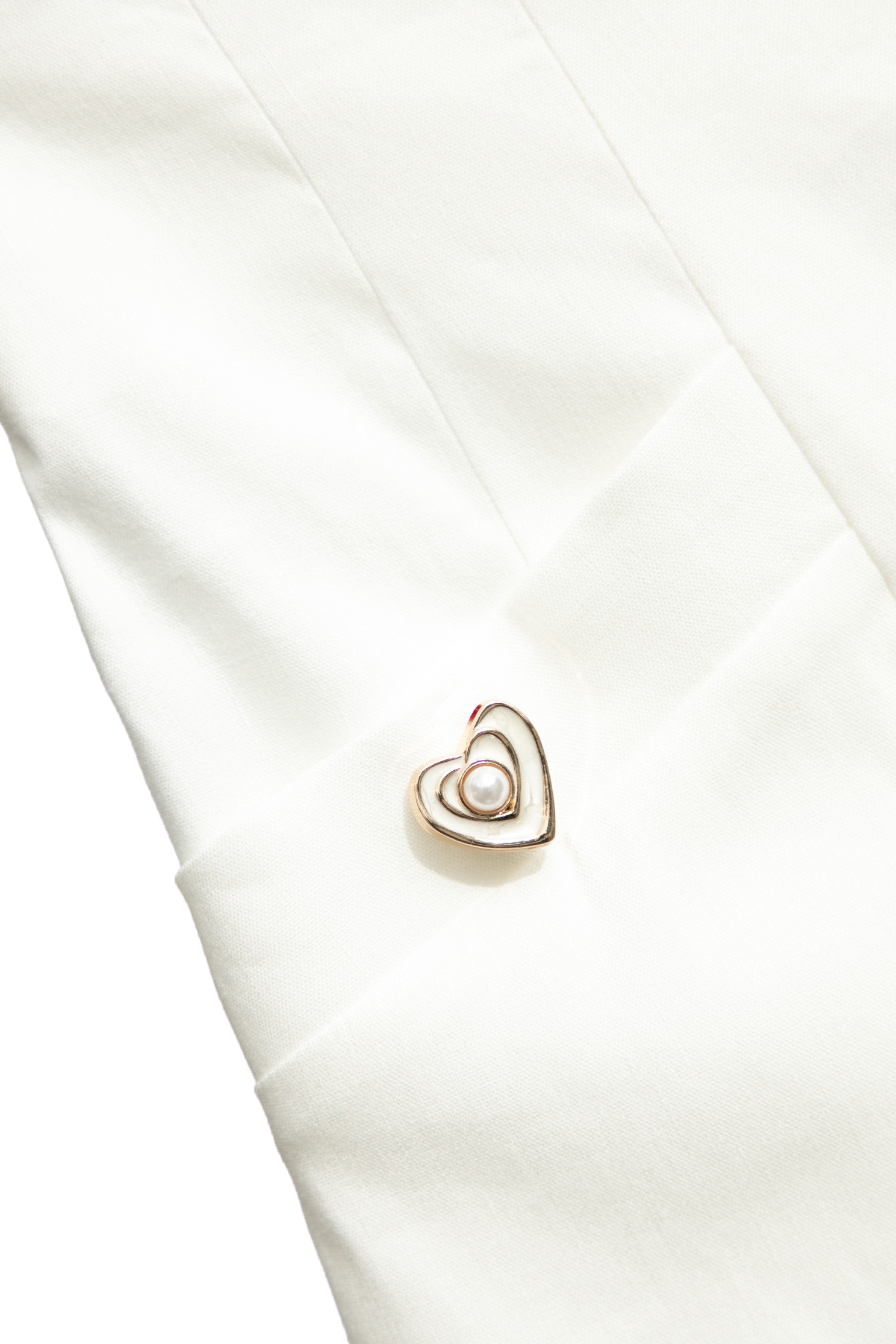 綴愛心釦棉麻短褲裙綴愛心釦棉麻短褲裙,春夏穿搭,白色短褲,白色褲子,短褲,褲子