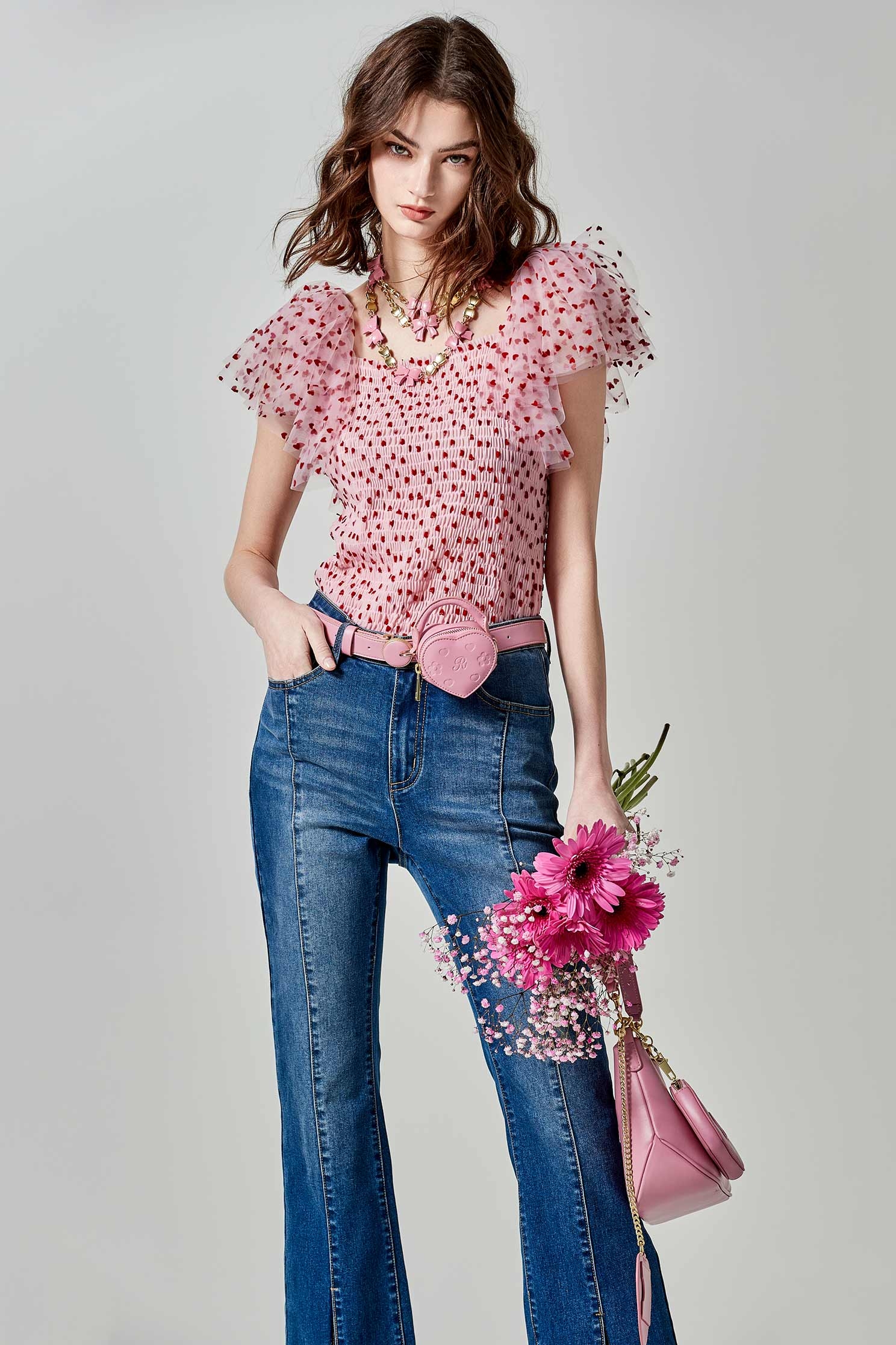 綴花瓣花腰帶牛仔長褲綴花瓣花腰帶牛仔長褲,春夏穿搭,牛仔,牛仔褲,珍珠,褲子