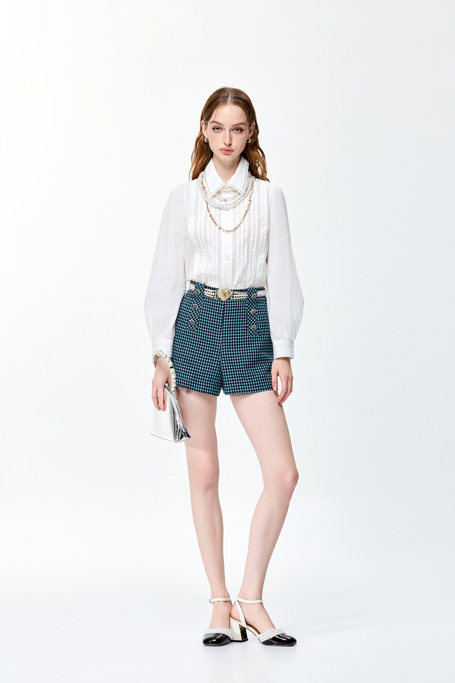 崁冰綠色格紋短褲崁冰綠色格紋短褲,上班OL穿搭,春夏穿搭,時髦成套搭配,格紋,短褲,約會特輯,褲子