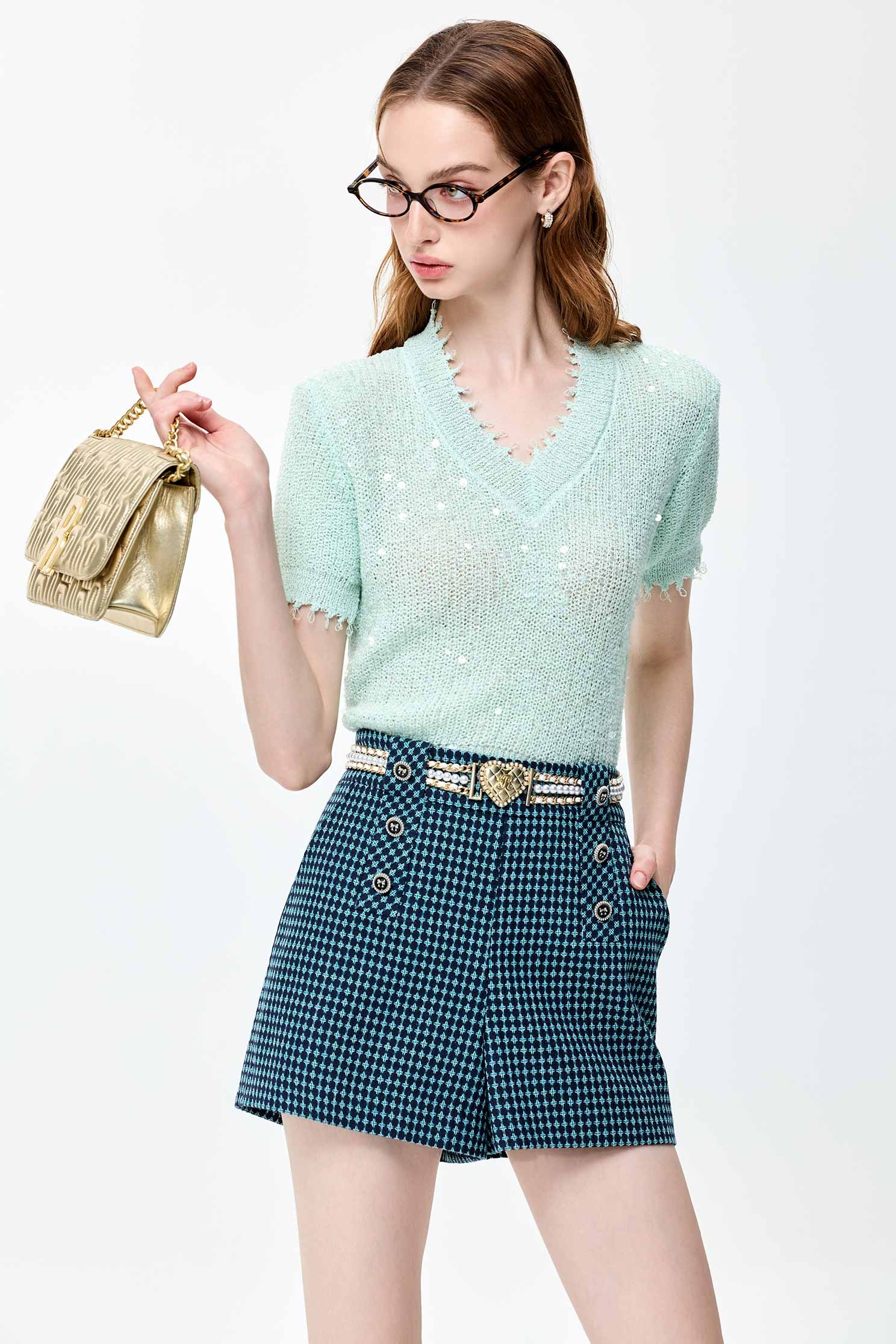 崁冰綠色格紋短褲崁冰綠色格紋短褲,上班OL穿搭,春夏穿搭,時髦成套搭配,格紋,短褲,約會特輯,褲子