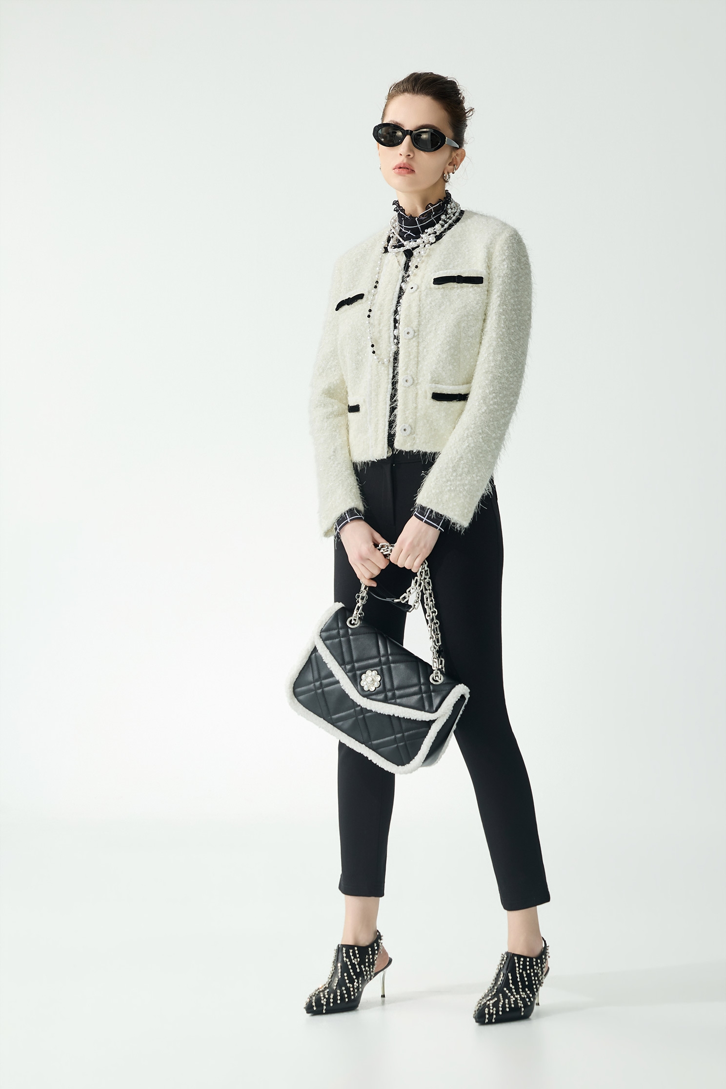 金屬釦環九分窄管褲金屬釦環九分窄管褲,上班OL穿搭,春夏穿搭,窄管褲,褲子,黑色褲子