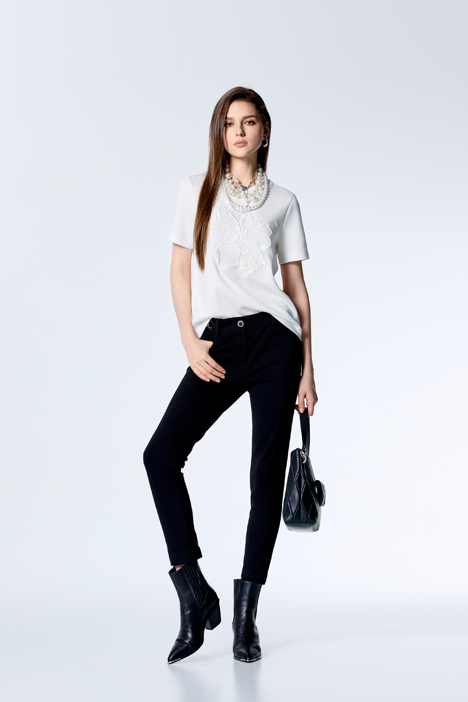 金屬釦環九分窄管褲金屬釦環九分窄管褲,上班OL穿搭,春夏穿搭,窄管褲,褲子,黑色褲子