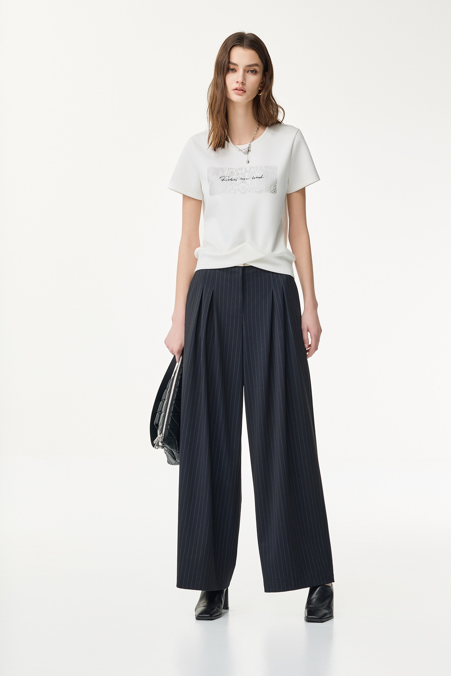 午夜藍條紋抓褶長寬褲午夜藍條紋抓褶長寬褲,寬褲,春夏穿搭,時髦成套搭配,條紋,褲子