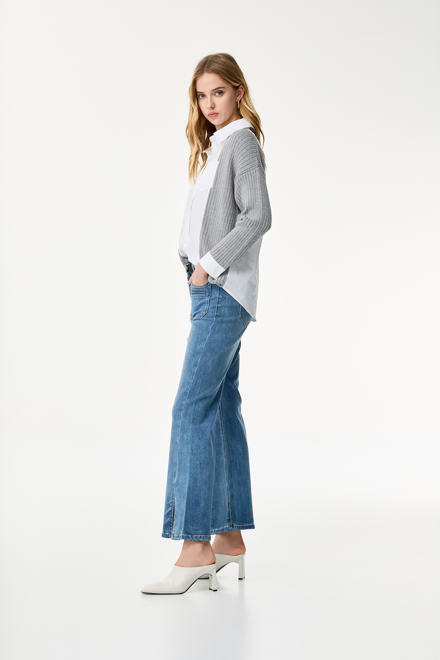 牛仔藍貼口袋開岔喇叭褲牛仔藍貼口袋開岔喇叭褲,喇叭褲,春夏穿搭,牛仔,牛仔褲,約會特輯,褲子