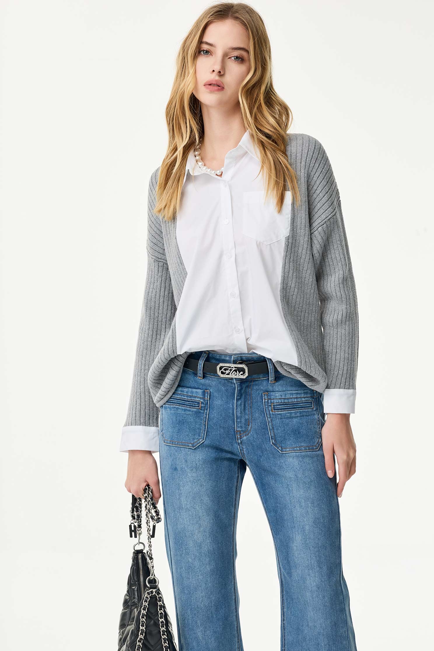 牛仔藍貼口袋開岔喇叭褲牛仔藍貼口袋開岔喇叭褲,喇叭褲,春夏穿搭,牛仔,牛仔褲,約會特輯,褲子