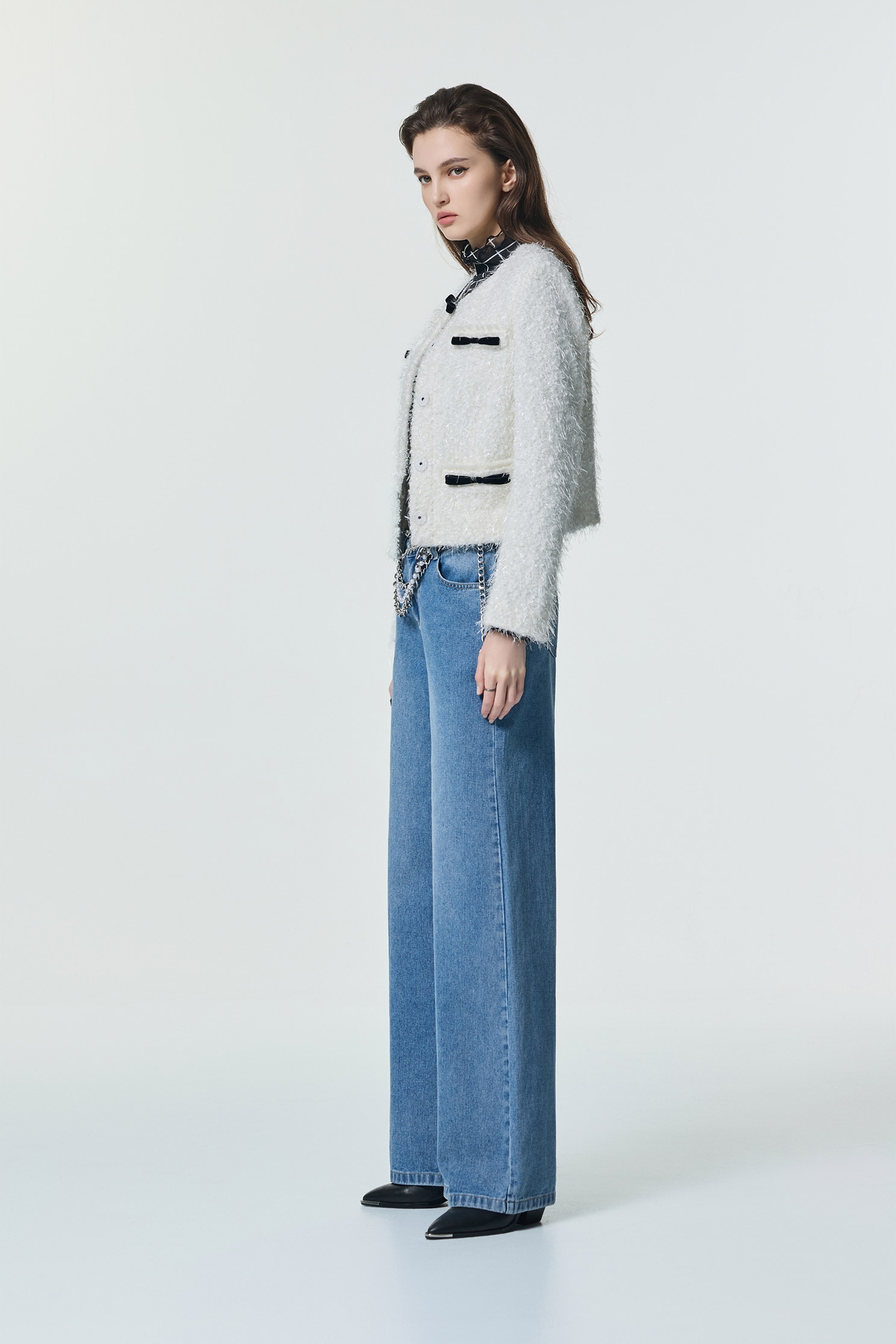 金屬珍珠鏈條單寧大寬褲金屬珍珠鏈條單寧大寬褲,上班OL穿搭,丹寧,寬褲,春夏穿搭,牛仔,牛仔褲,珍珠,約會特輯,腰帶,褲子