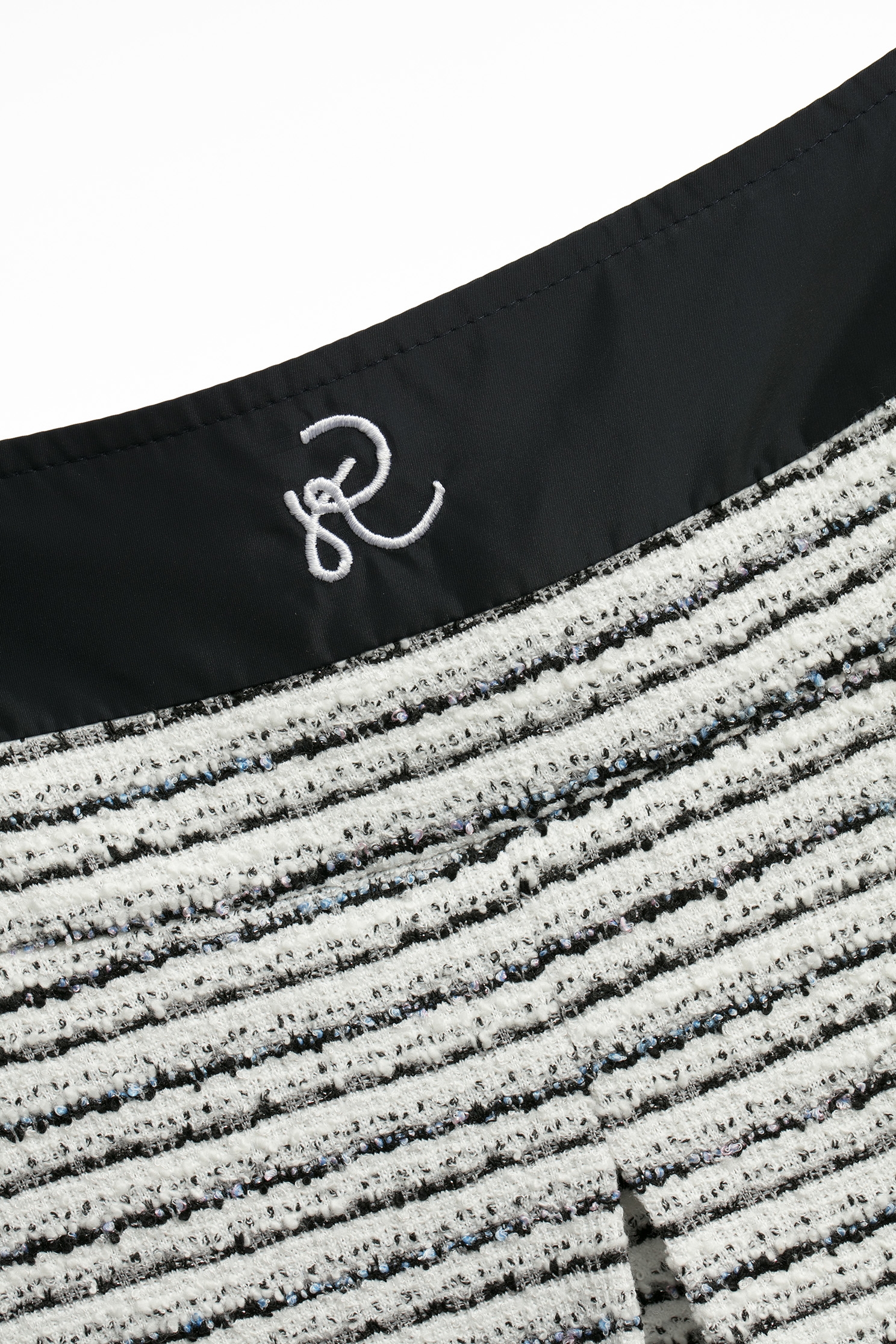 海軍藍條紋彈性花紗短褲裙海軍藍條紋彈性花紗短褲裙,春夏穿搭,時髦成套搭配,條紋,毛呢花呢,短褲,繡花,褲子