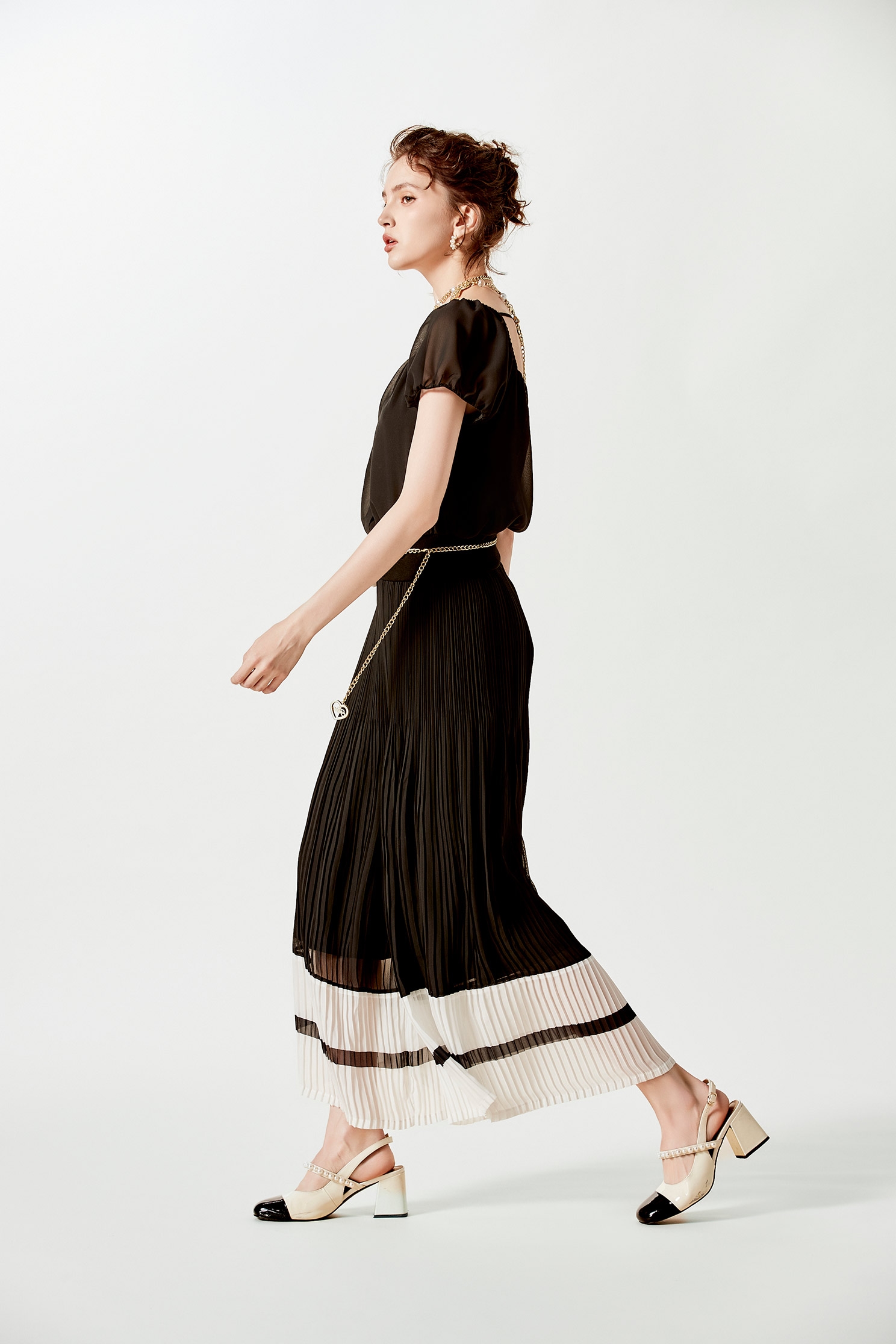 黑白拼色壓褶寬褲黑白拼色壓褶寬褲,寬褲,春夏穿搭,褲子,雪紡,黑色褲子