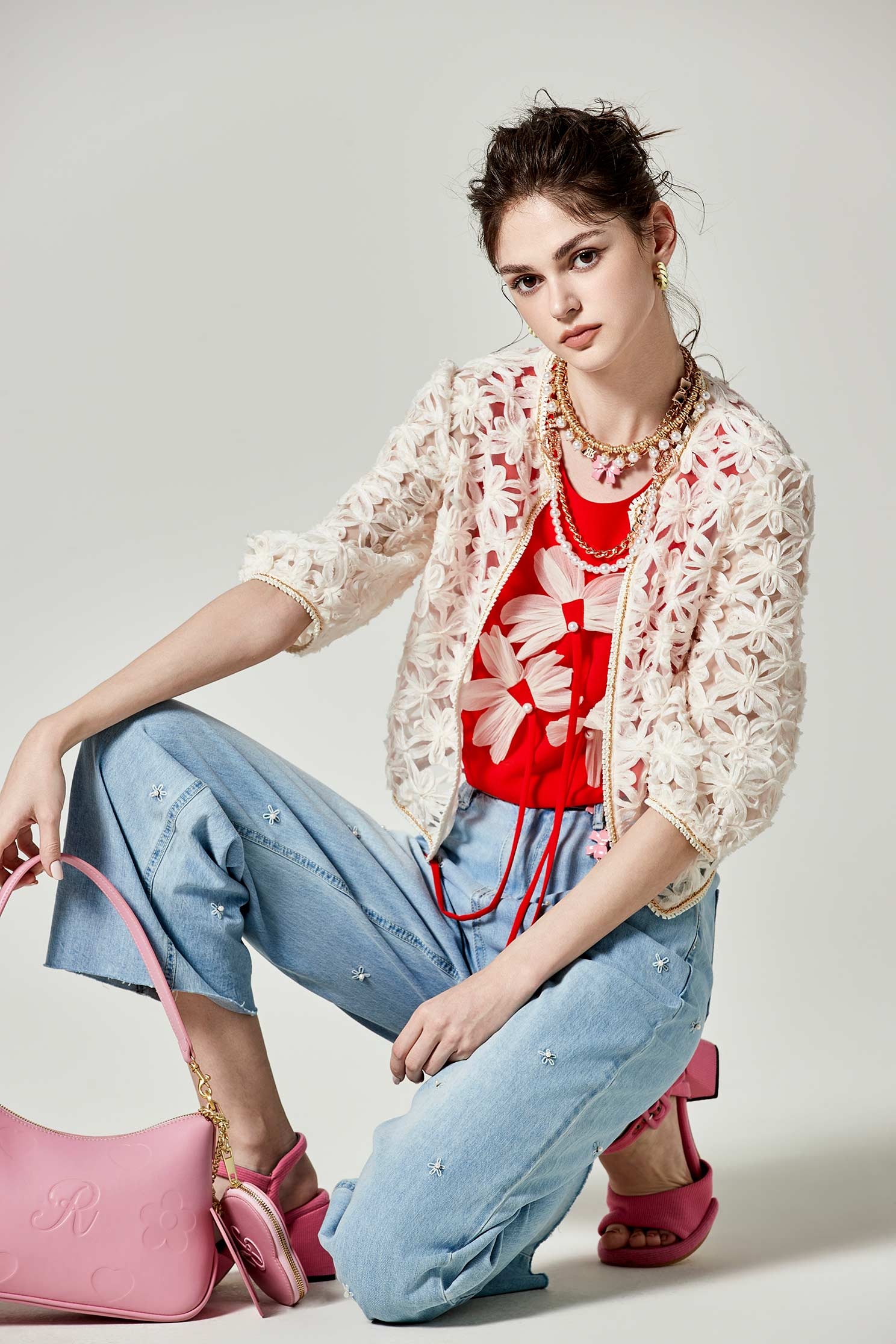 繡花佐珍珠牛仔闊腿褲繡花佐珍珠牛仔闊腿褲,春夏穿搭,牛仔,牛仔褲,珍珠,繡花,褲子