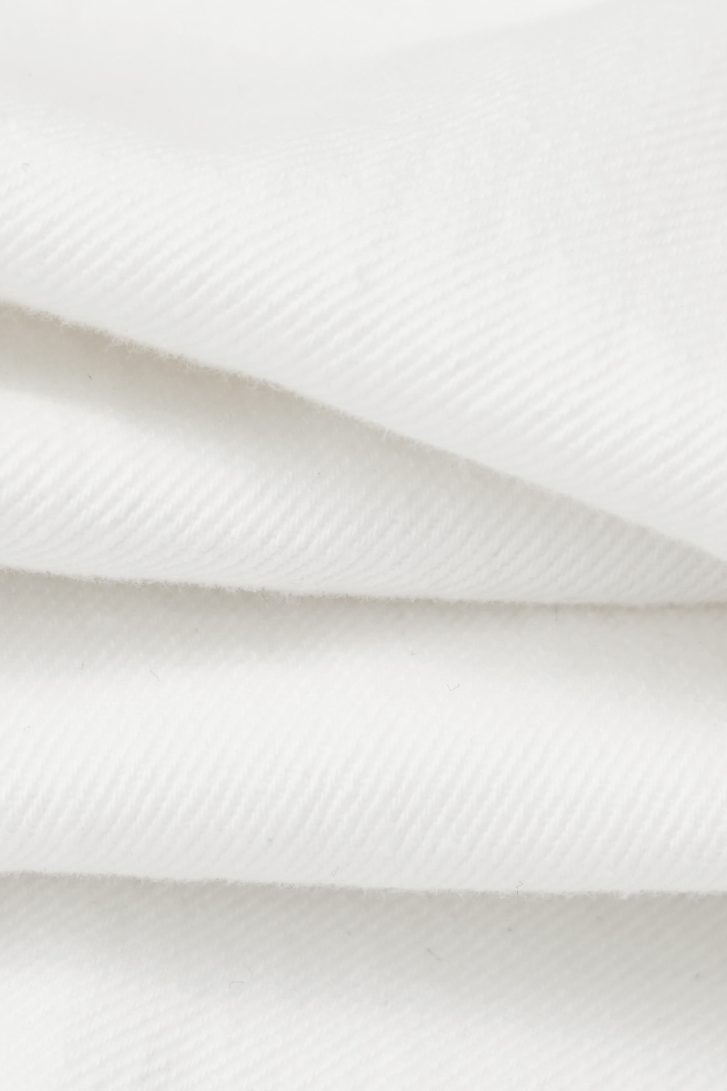 白色單寧八分微喇叭褲白色單寧八分微喇叭褲,上班OL穿搭,丹寧,喇叭褲,春夏穿搭,牛仔褲,白色褲子,褲子