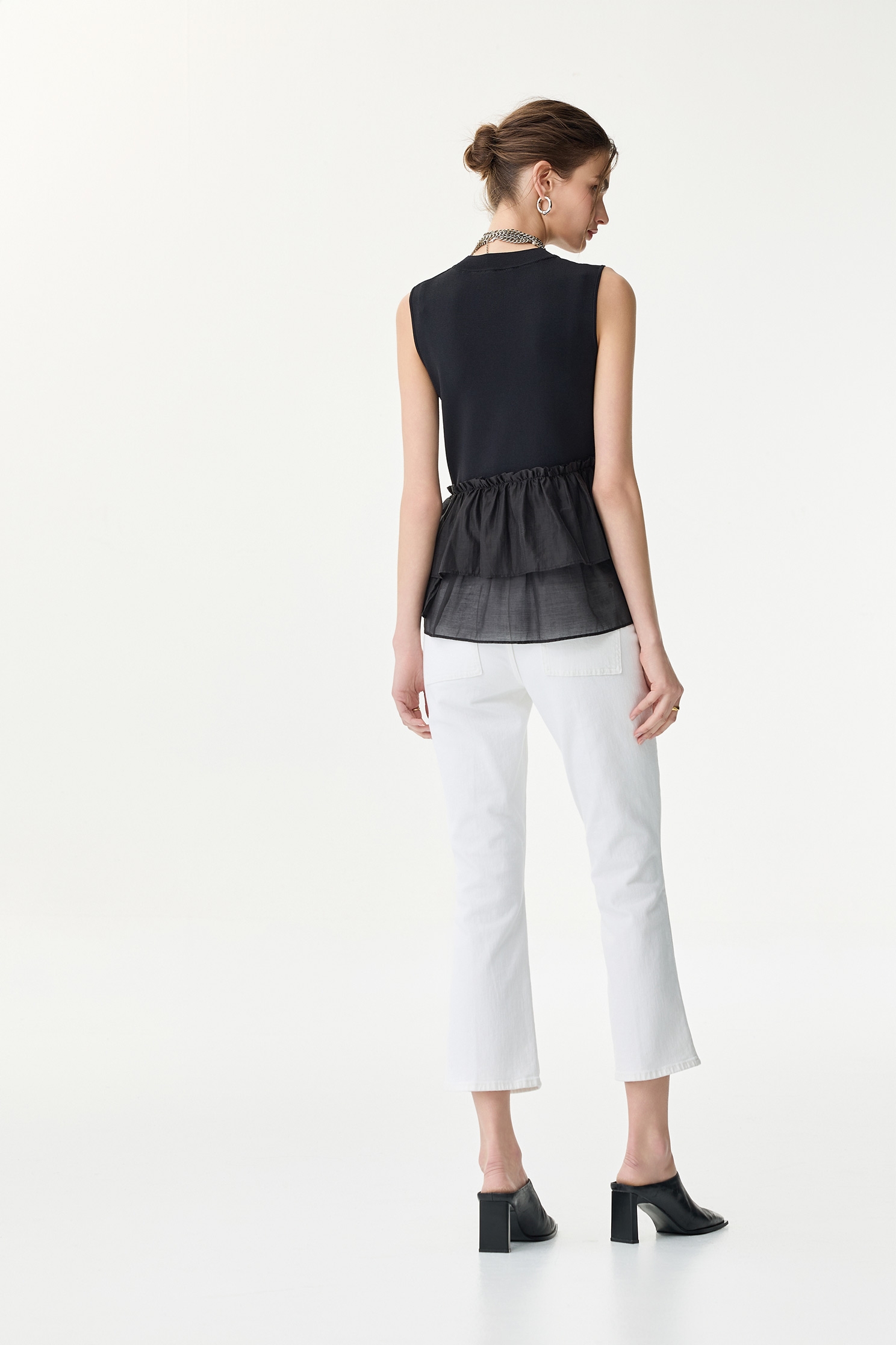 白色單寧八分微喇叭褲白色單寧八分微喇叭褲,上班OL穿搭,丹寧,喇叭褲,春夏穿搭,牛仔褲,白色褲子,褲子