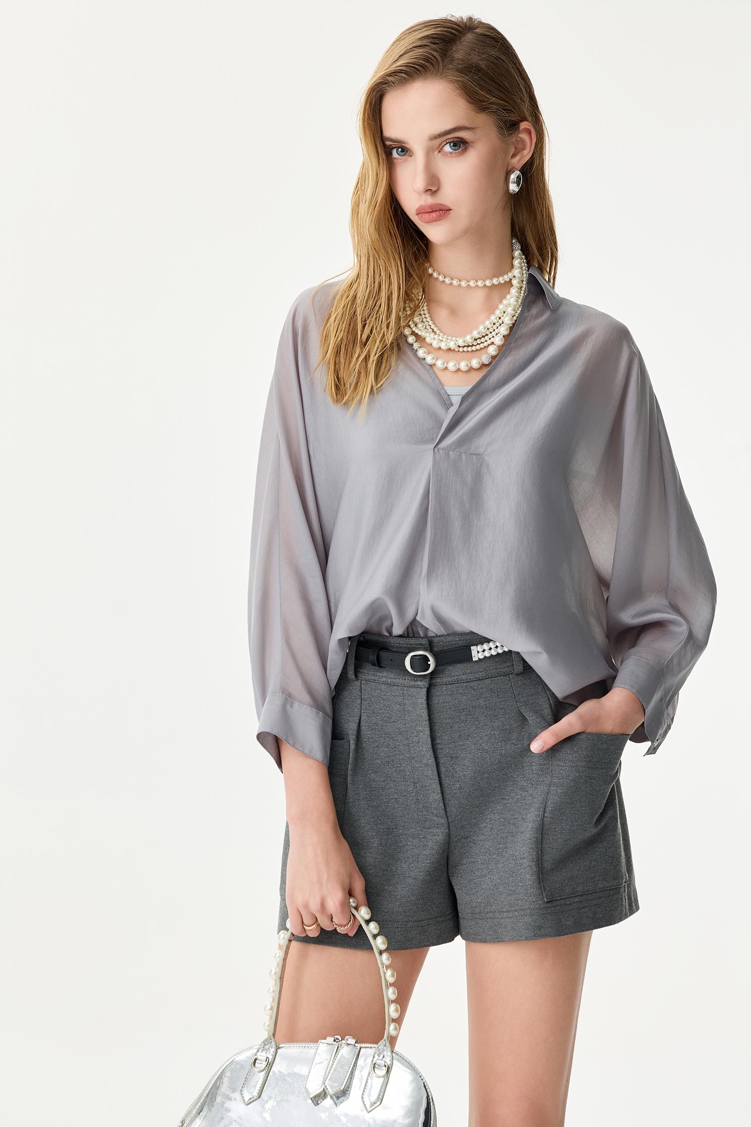 終極灰打摺短褲終極灰打摺短褲,上班OL穿搭,春夏穿搭,短褲