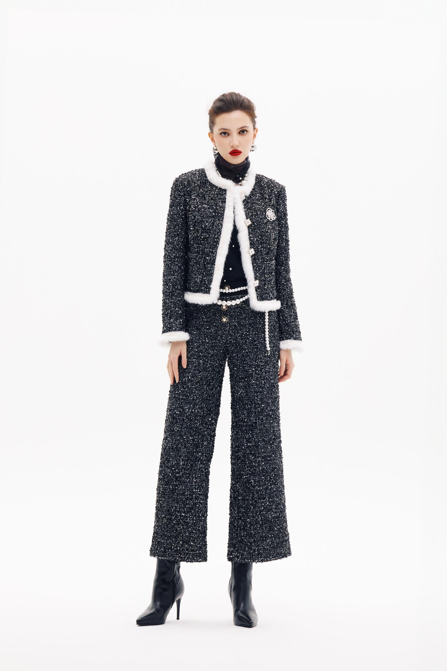 花呢紗崁亮片八分褲花呢紗崁亮片八分褲,上班OL穿搭,寬褲,春夏穿搭,時髦成套搭配,派對特輯,珍珠,花花世界,褲子