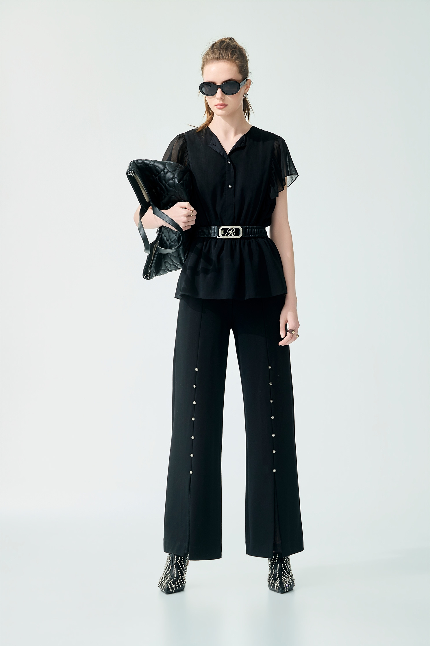 綴蕾絲直筒褲綴蕾絲直筒褲,上班OL穿搭,喇叭褲,春夏穿搭,簡約穿搭,蕾絲,褲子,黑色褲子