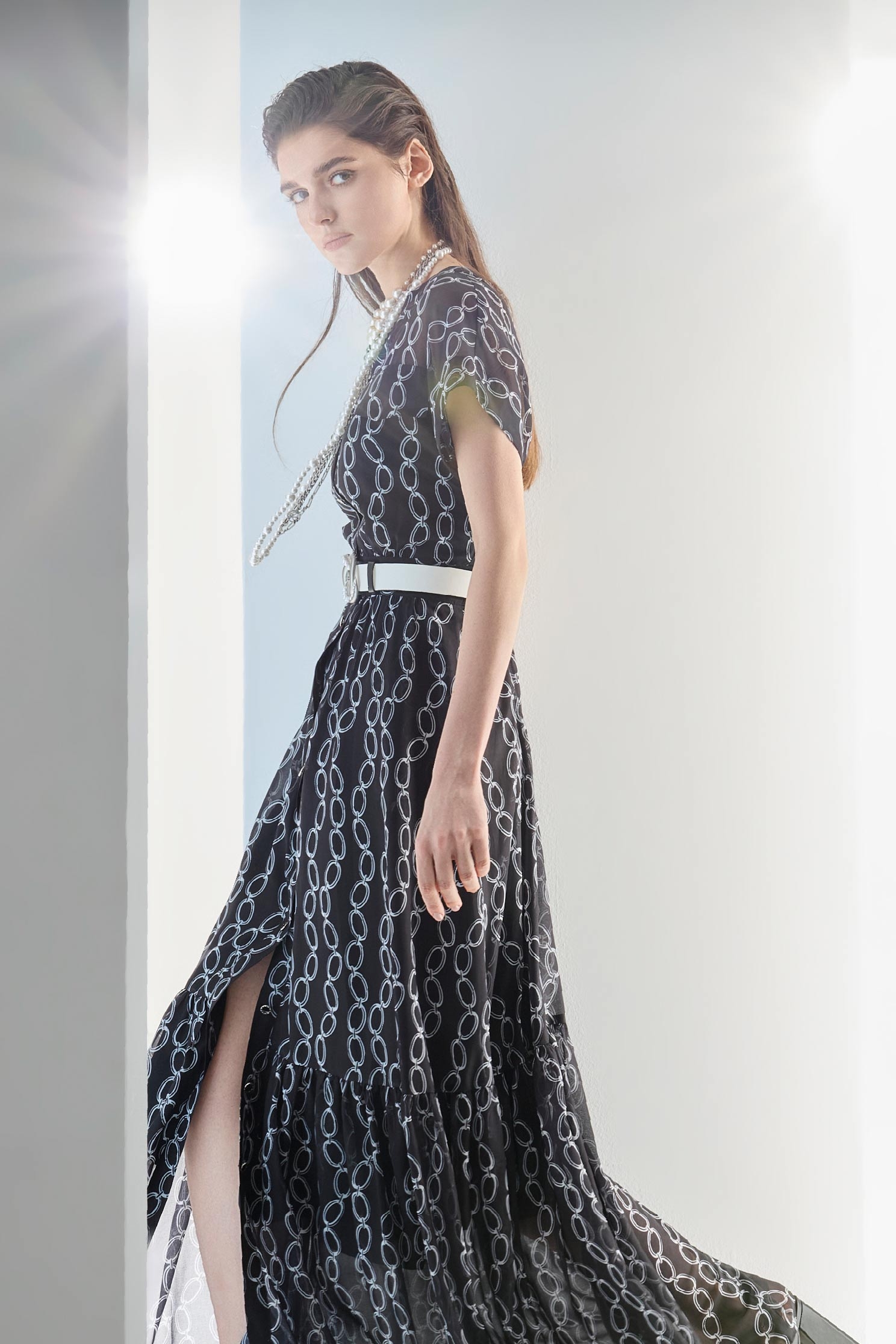 黑底白鍊條印花雪紡長洋裝黑底白鍊條印花雪紡長洋裝,一般洋裝,人氣商品,春夏穿搭,雪紡