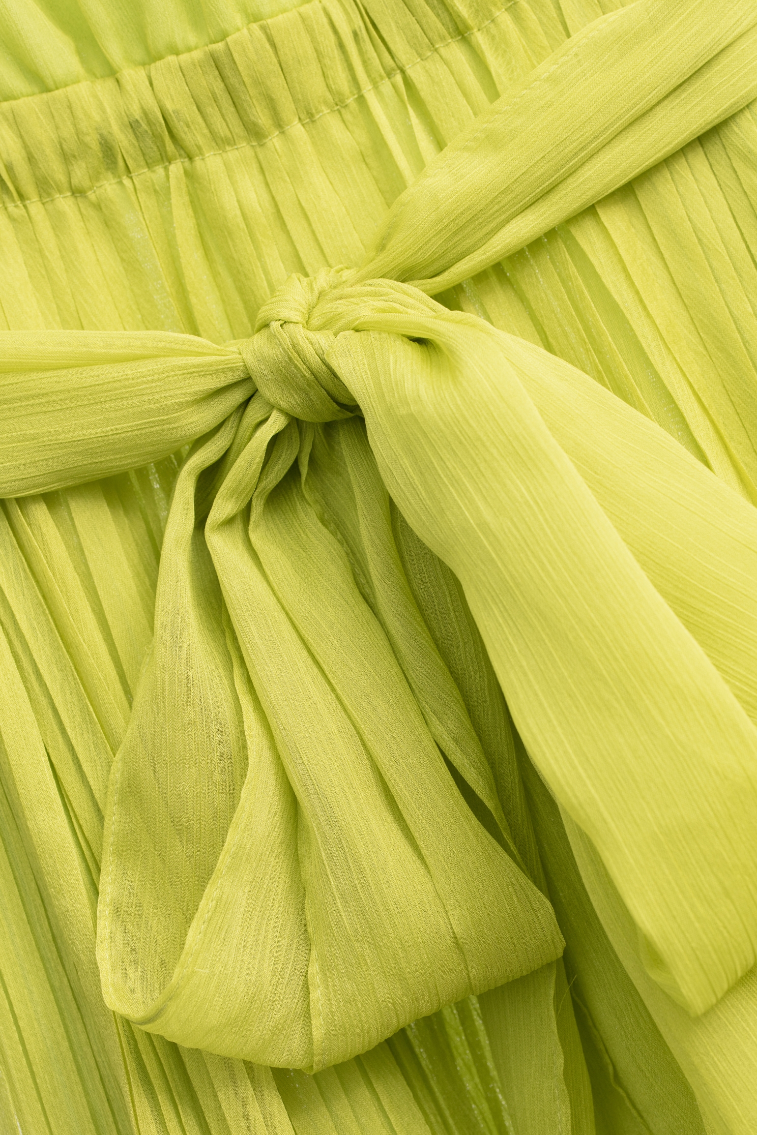 和田玉壓摺雪紡洋裝和田玉壓摺雪紡洋裝,人氣商品,小禮服,春夏穿搭,洋裝特輯,短袖洋裝,約會特輯,雪紡,雪紡洋裝