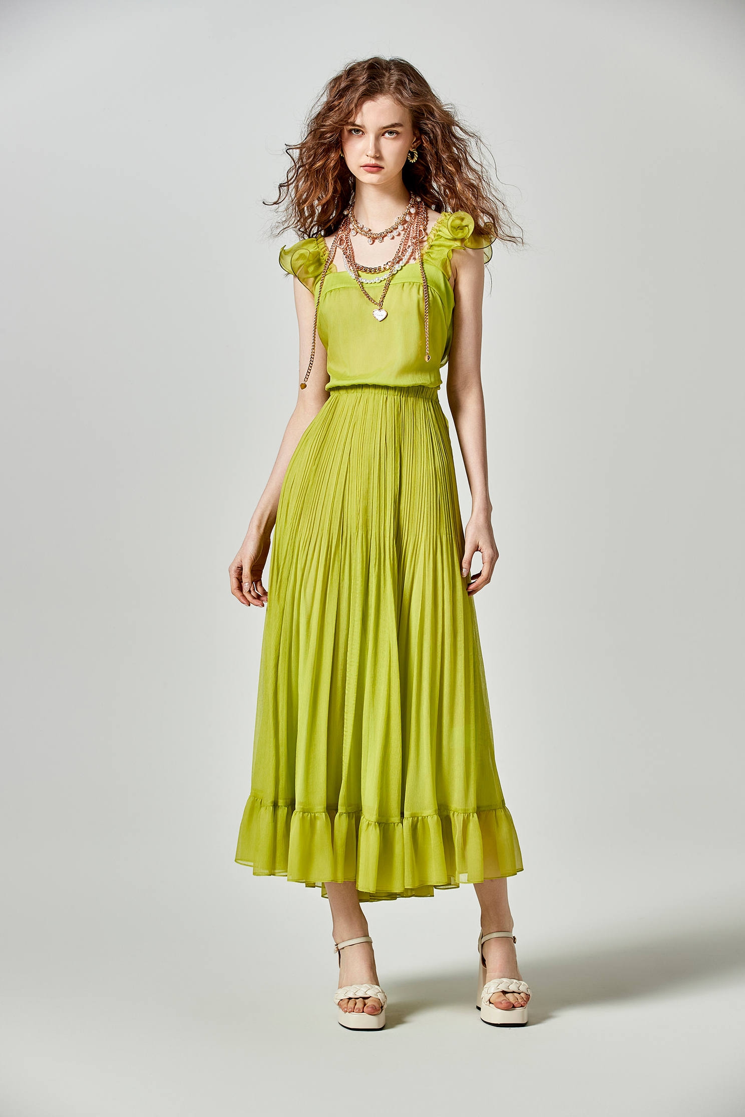 和田玉壓摺雪紡洋裝和田玉壓摺雪紡洋裝,人氣商品,小禮服,春夏穿搭,洋裝特輯,短袖洋裝,約會特輯,雪紡,雪紡洋裝