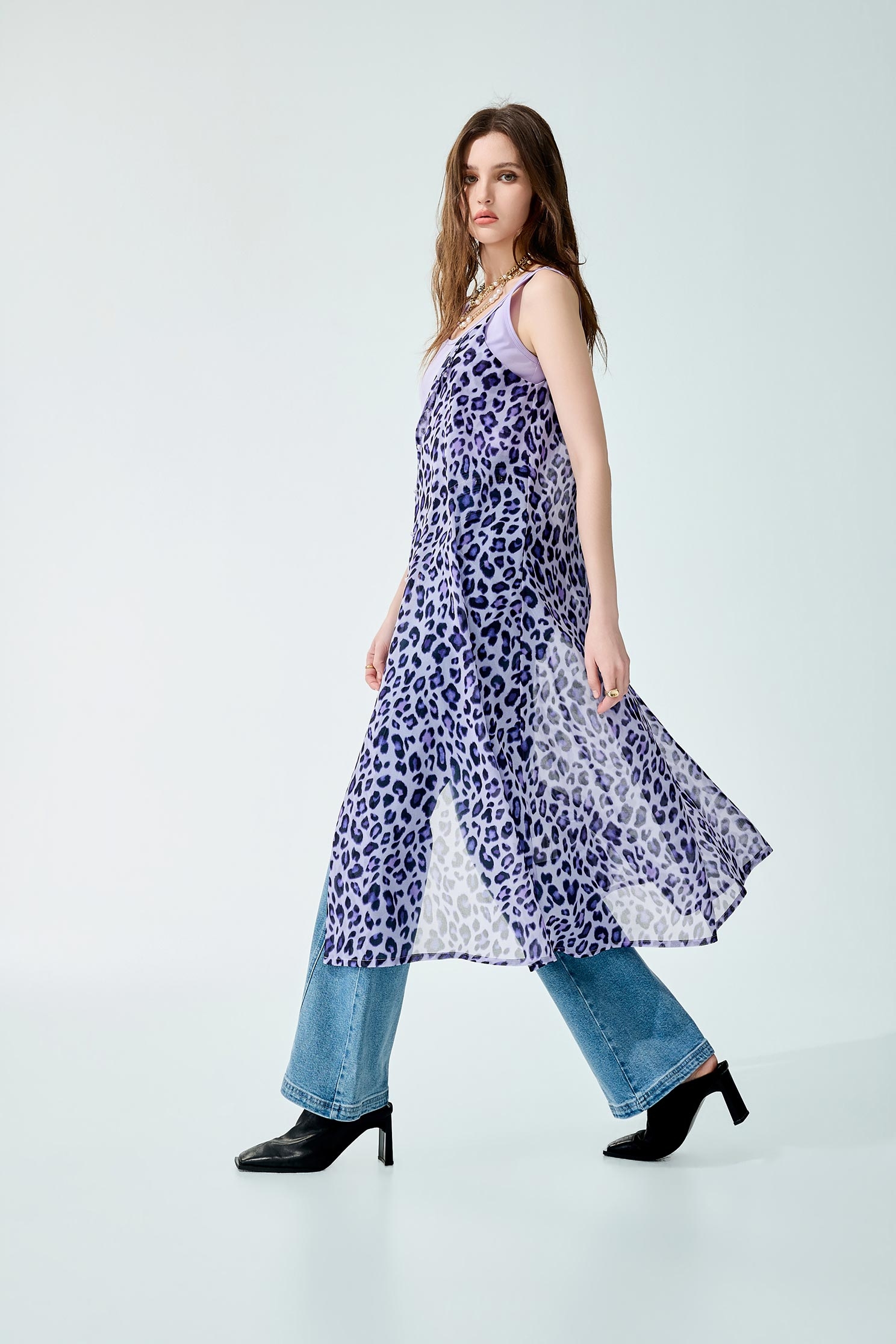 飄逸雪紡紫色豹紋印花洋裝飄逸雪紡紫色豹紋印花洋裝,一般洋裝,一般背心,一般背心馬甲,內搭上衣,春夏穿搭,背心,雪紡