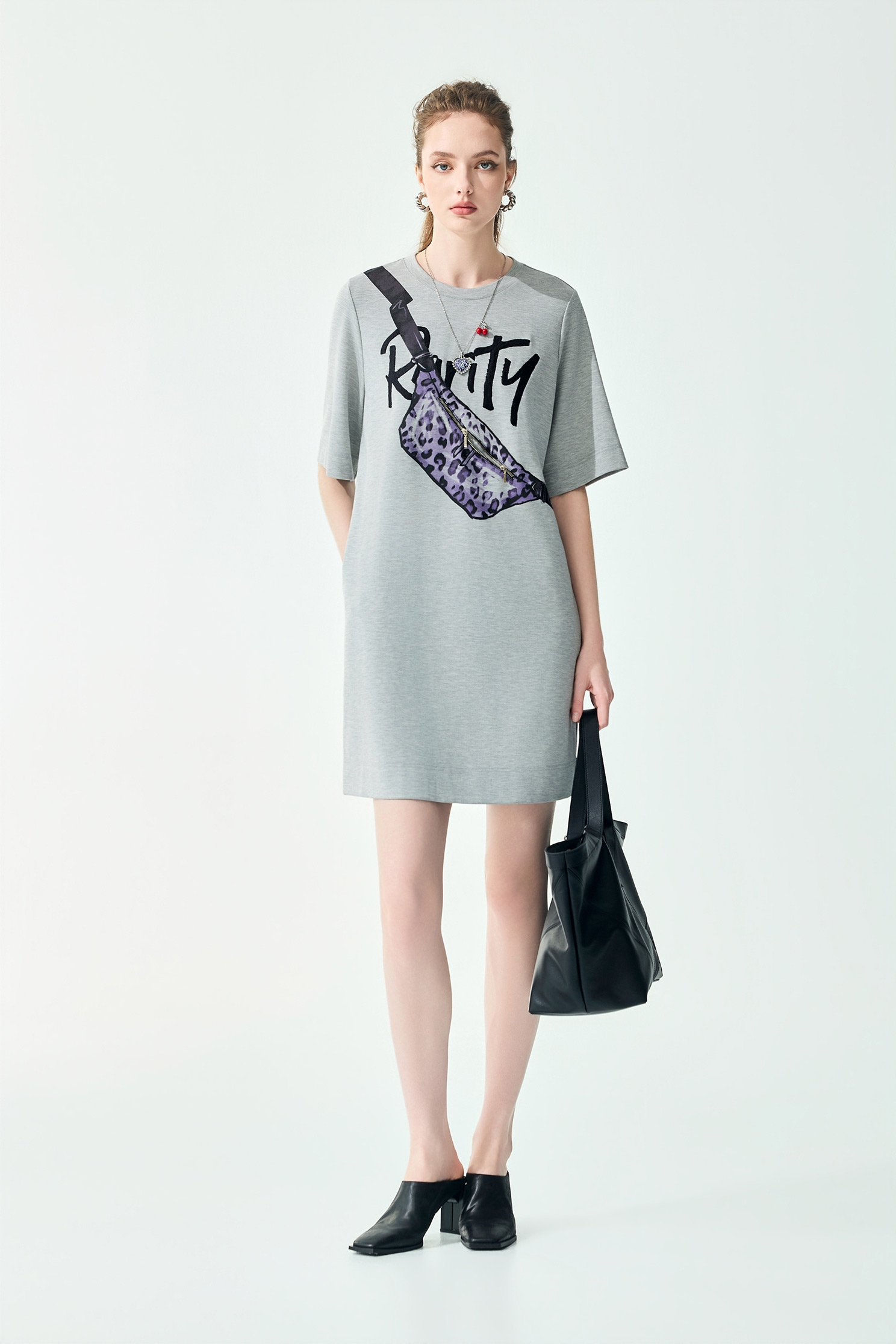 自帶腰包印花Ｔ恤上衣自帶腰包印花Ｔ恤上衣,一般洋裝,上衣,刺繡,春夏穿搭