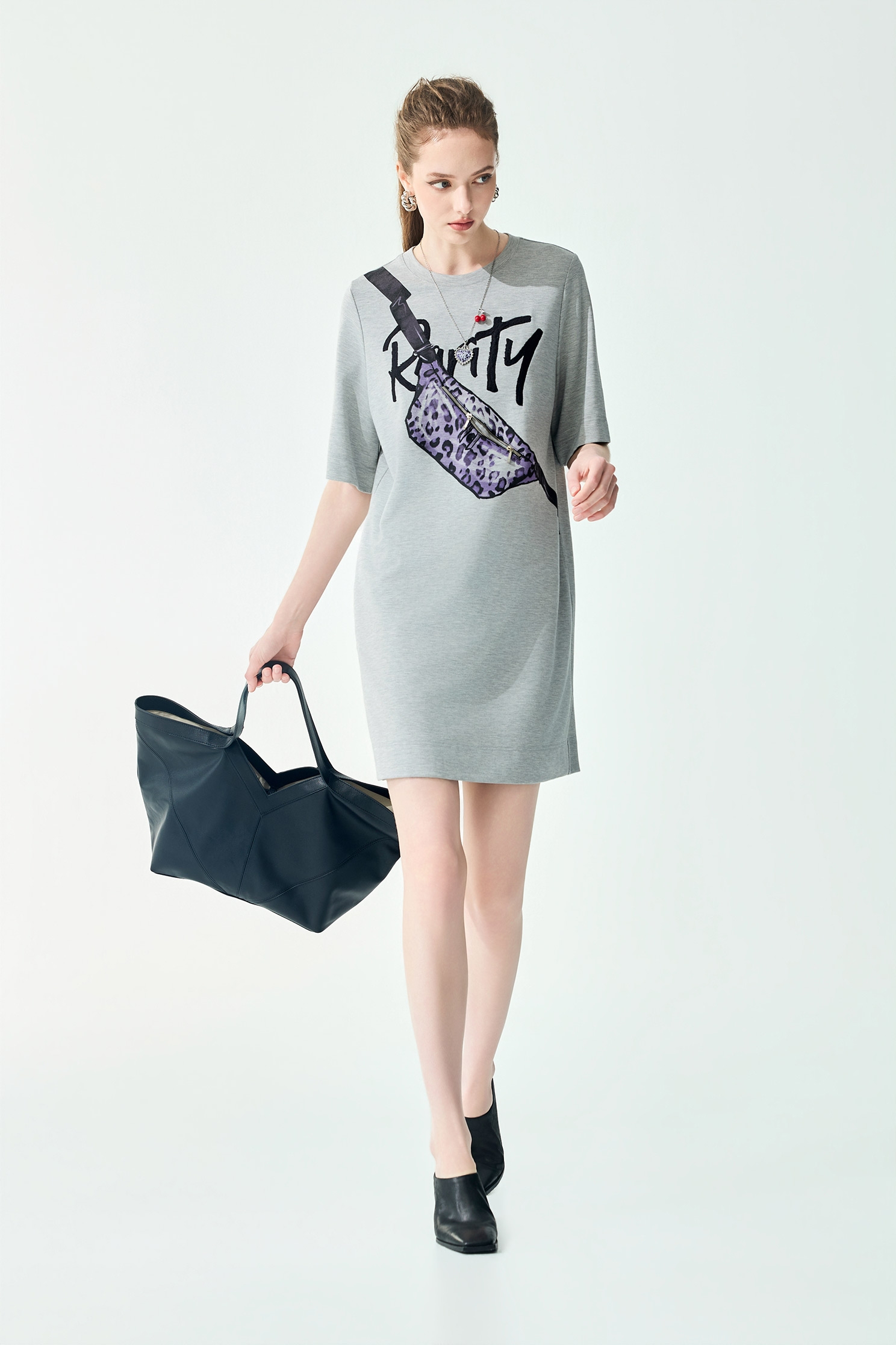 自帶腰包印花Ｔ恤上衣自帶腰包印花Ｔ恤上衣,一般洋裝,上衣,刺繡,春夏穿搭