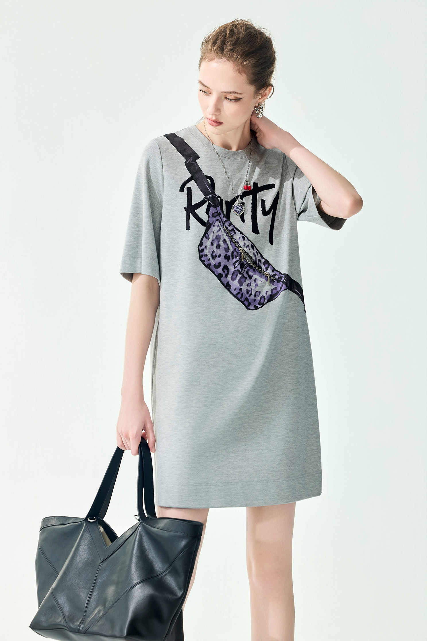 自帶腰包印花Ｔ恤上衣自帶腰包印花Ｔ恤上衣,一般洋裝,上衣,刺繡,春夏穿搭