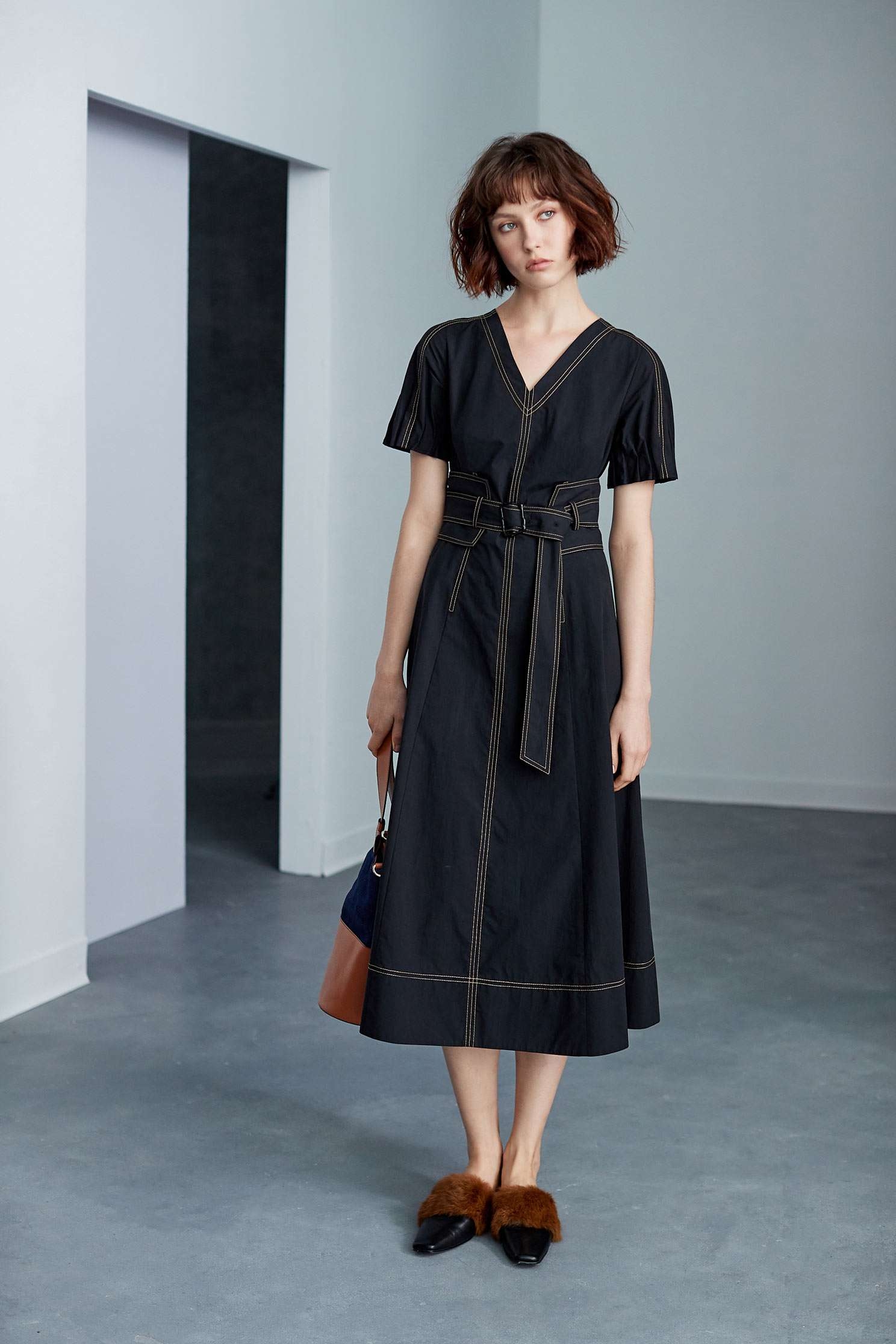 V-neck strap classic dress,Dress,Casual dress,Black dress