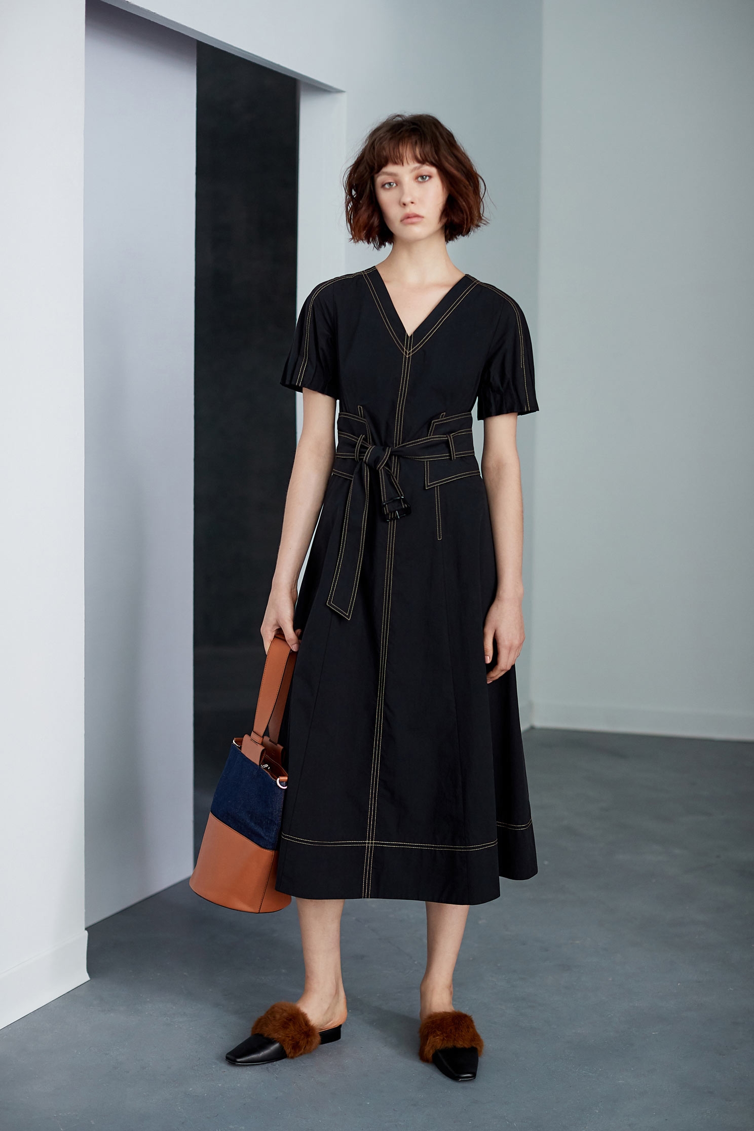 V-neck strap classic dress,Dress,Casual dress,Black dress