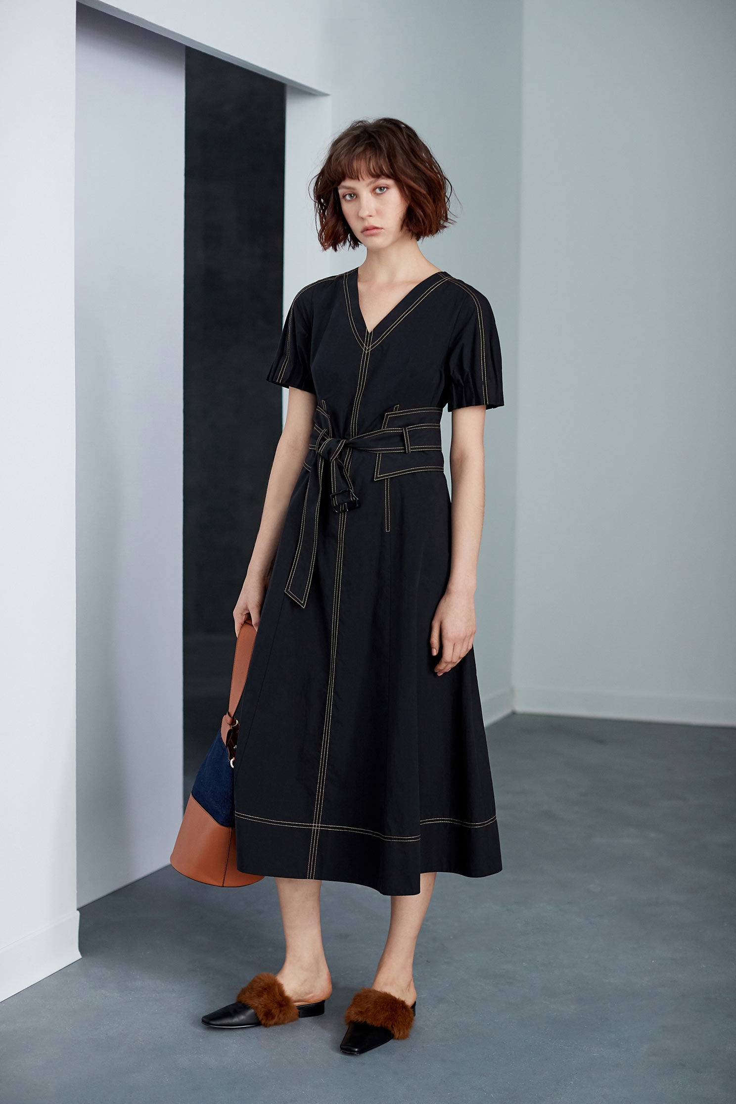 V-neck strap classic dress,Dress,Casual dress,Black dress